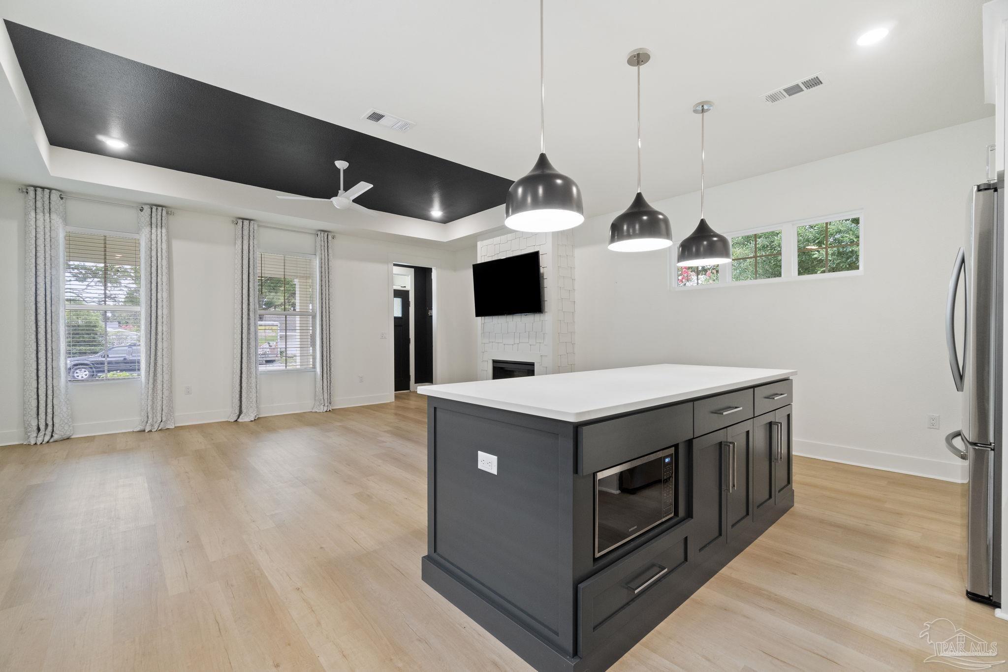 2122 W Gregory St