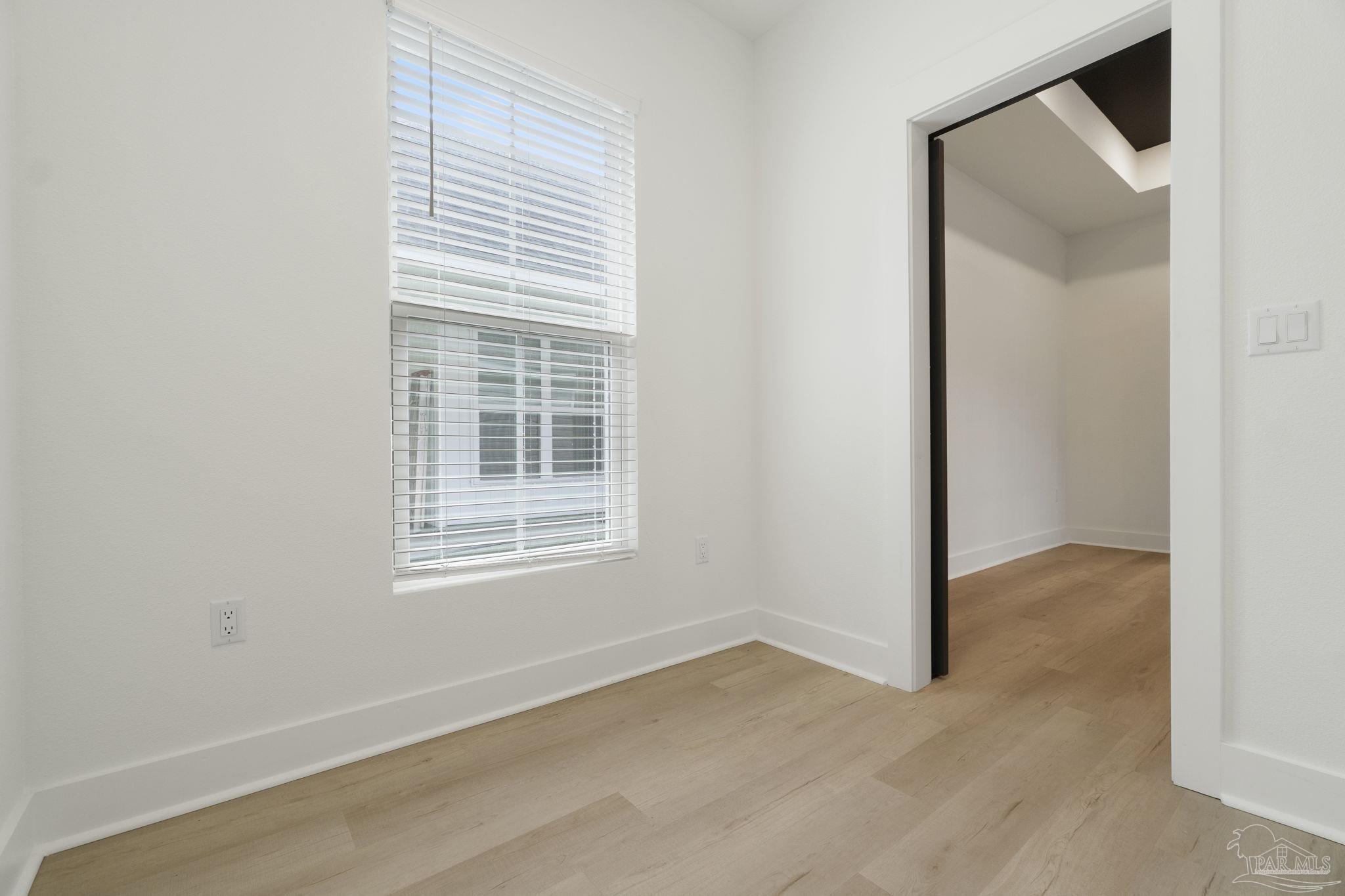 2122 W Gregory St