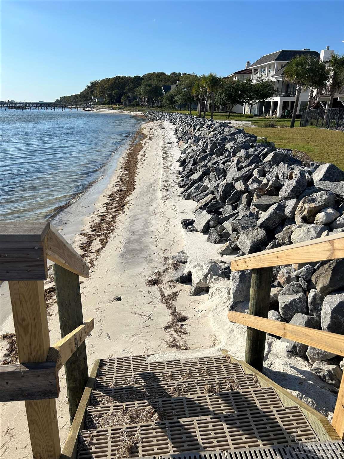 324 Deer Point Dr