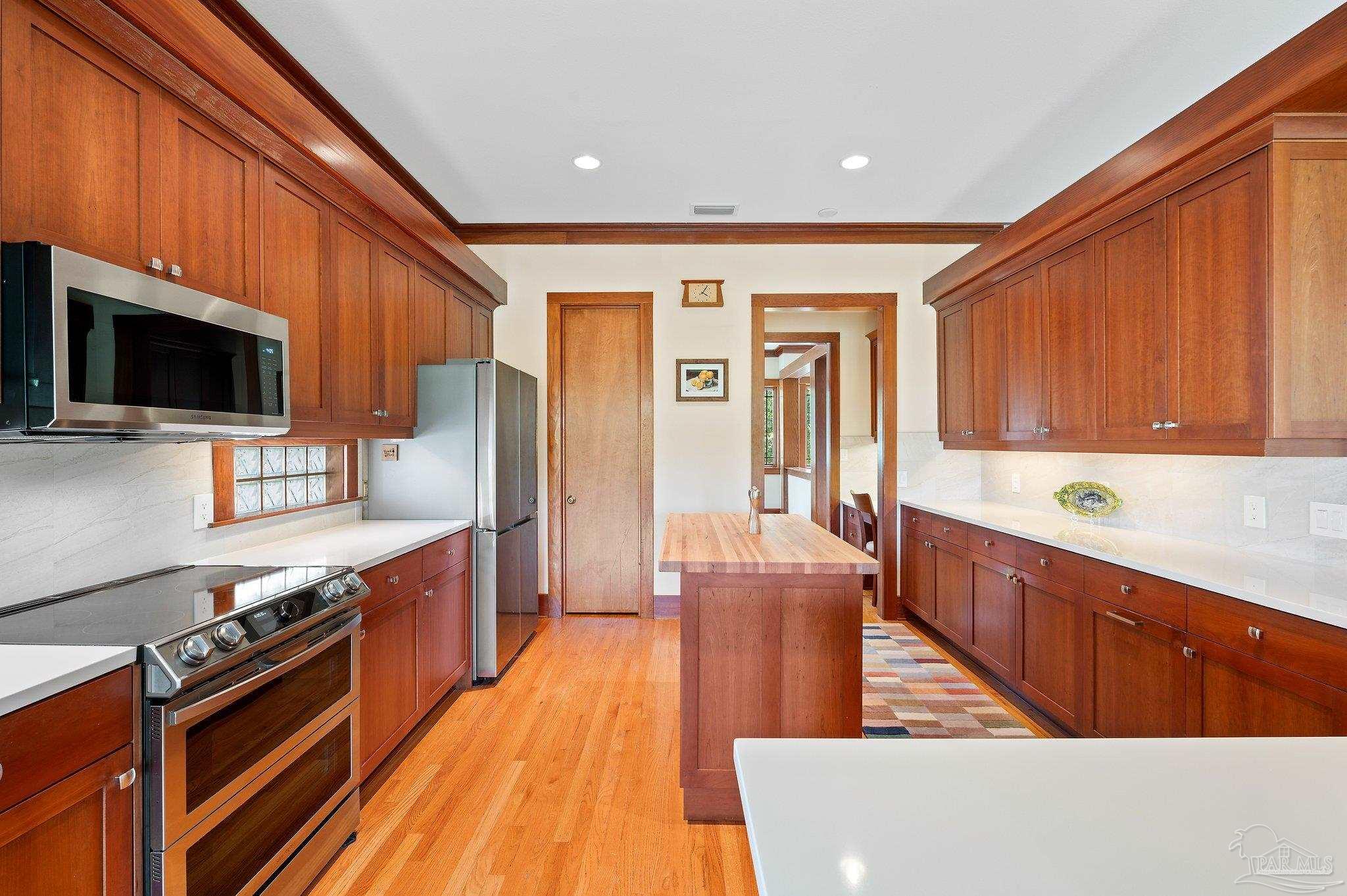 324 Deer Point Dr