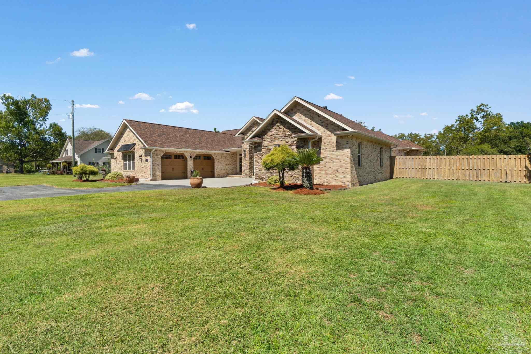 2710 Sandicrest Dr