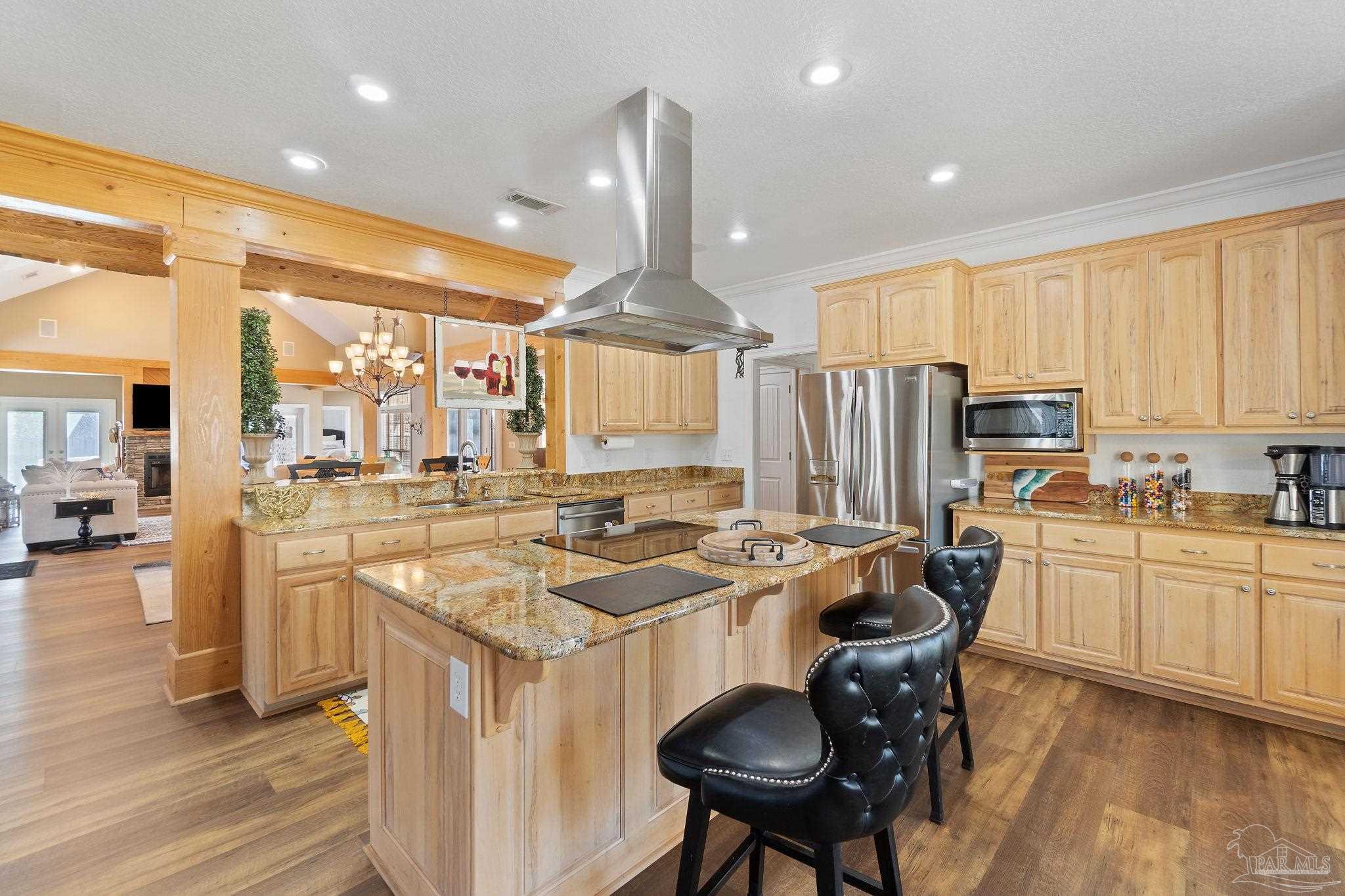 2710 Sandicrest Dr