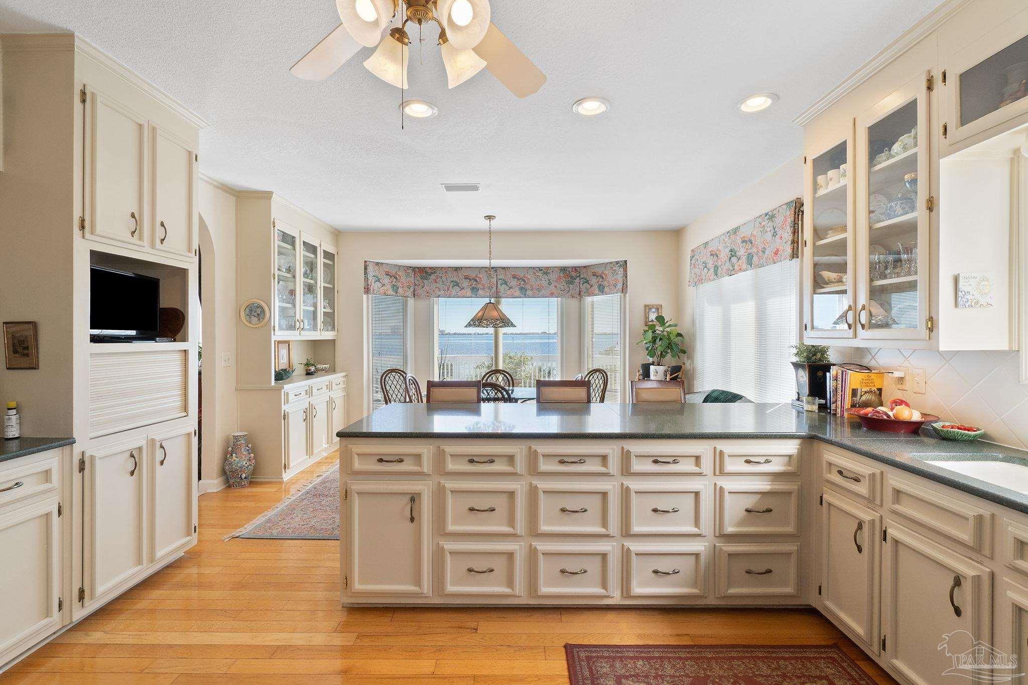 1127 Soundview Trl