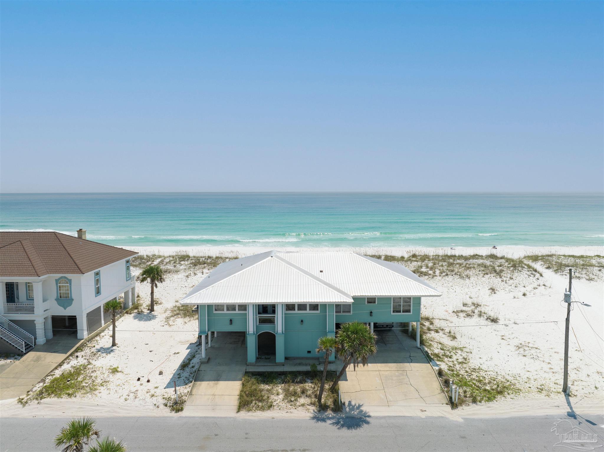 900 Ariola Dr