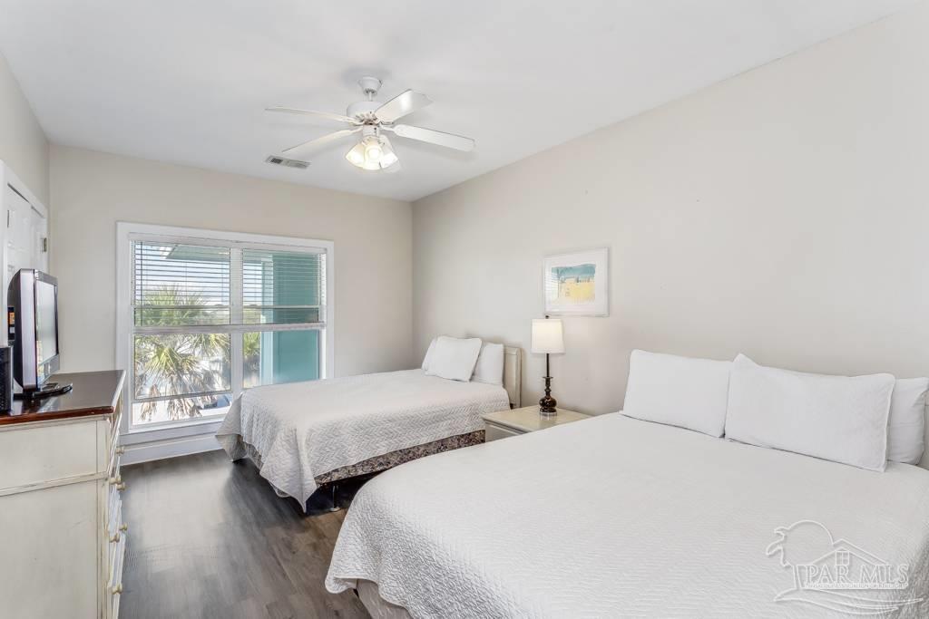 900 Ariola Dr