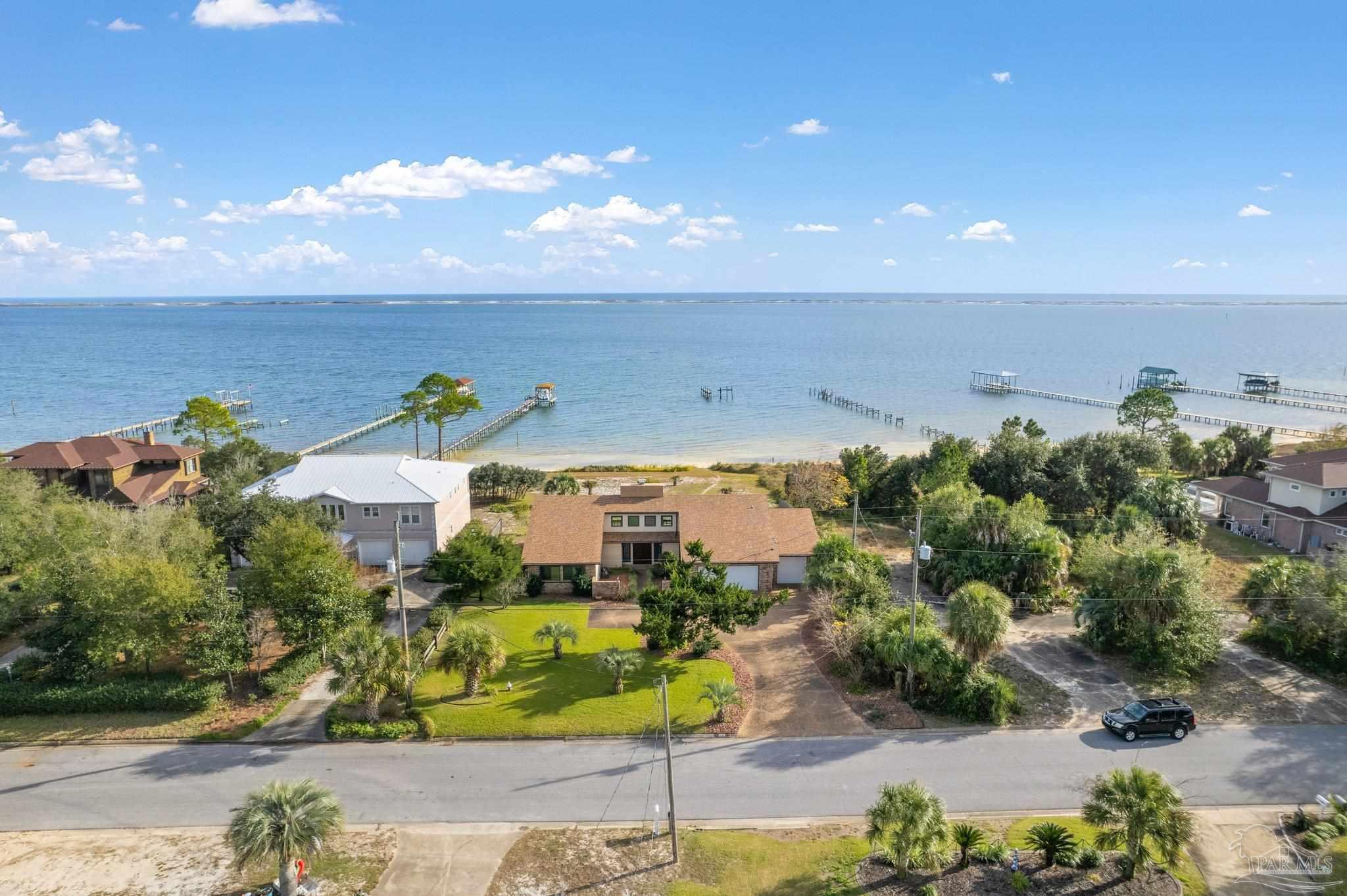 11633 Chanticleer Dr