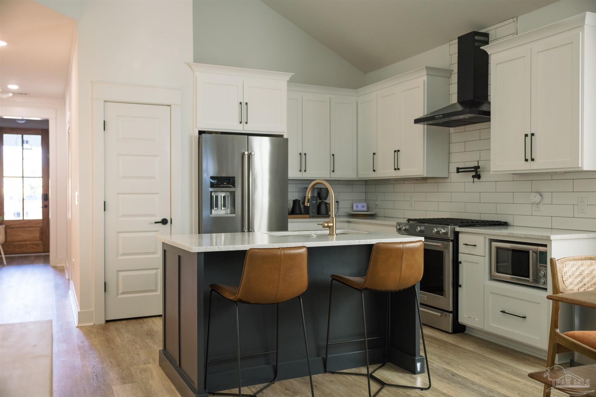 1133 E Yonge St