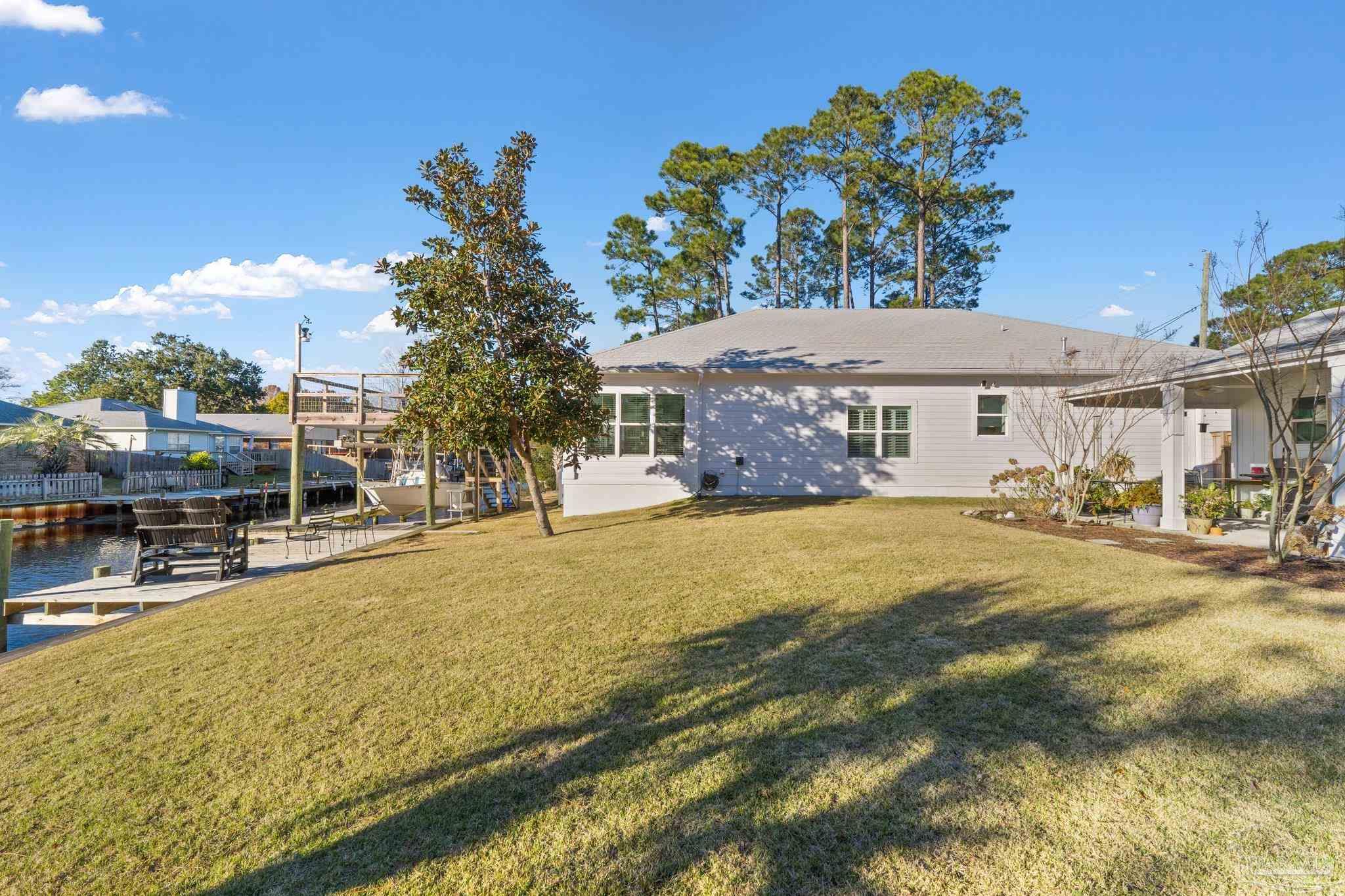 1561 Stanford Rd