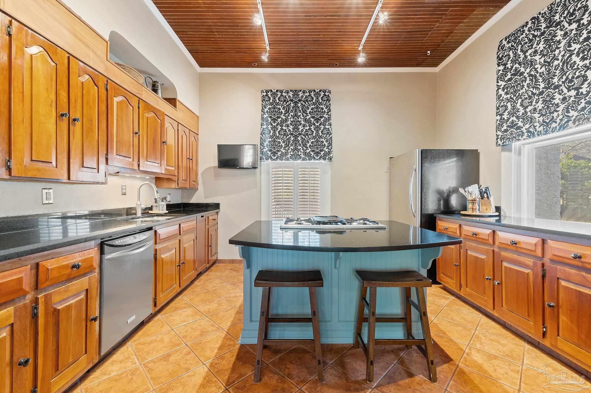 300 W Gonzalez St