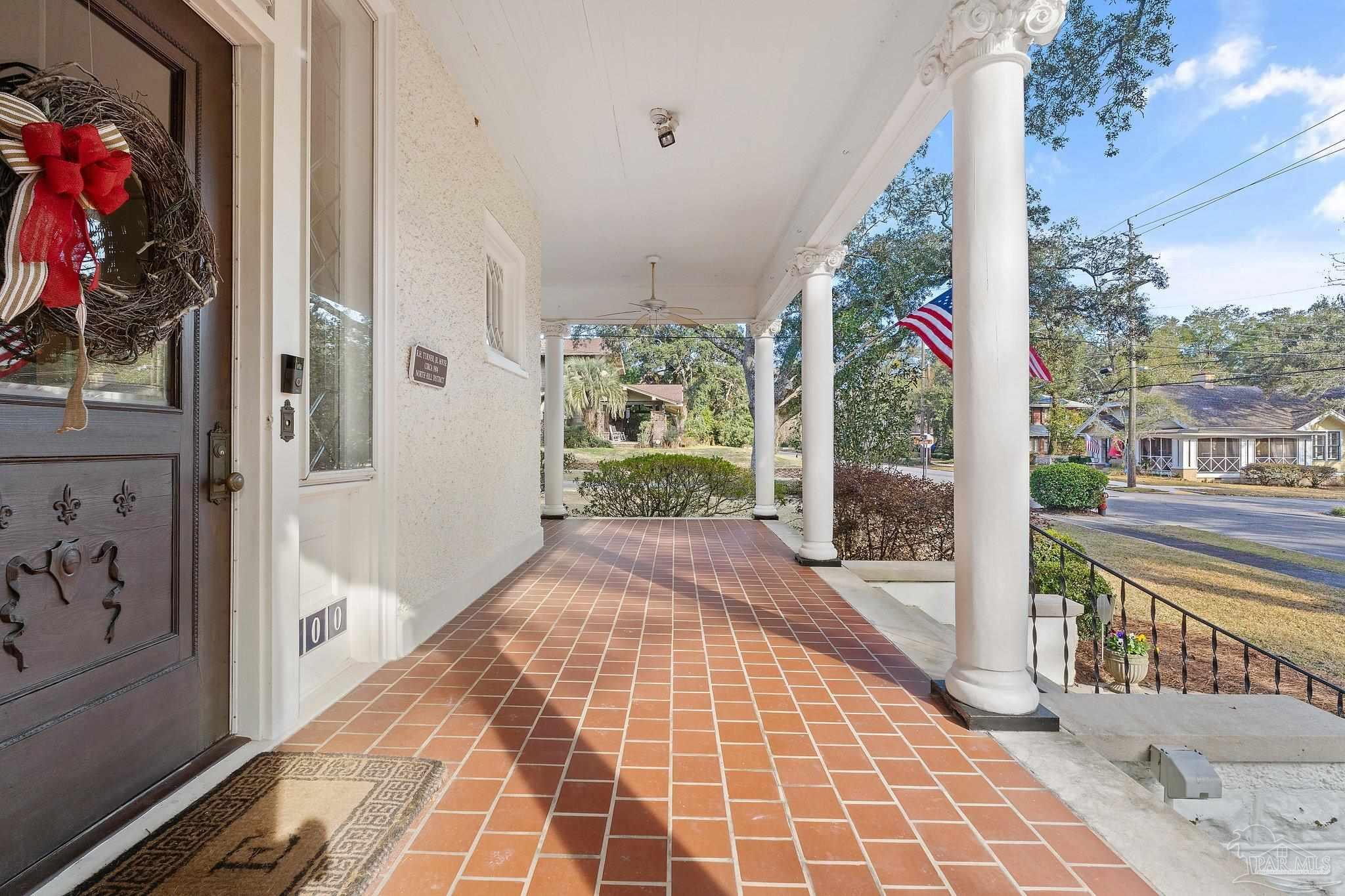 300 W Gonzalez St