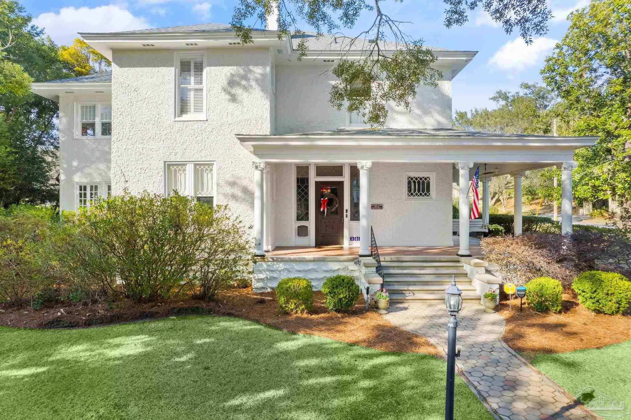 300 W Gonzalez St