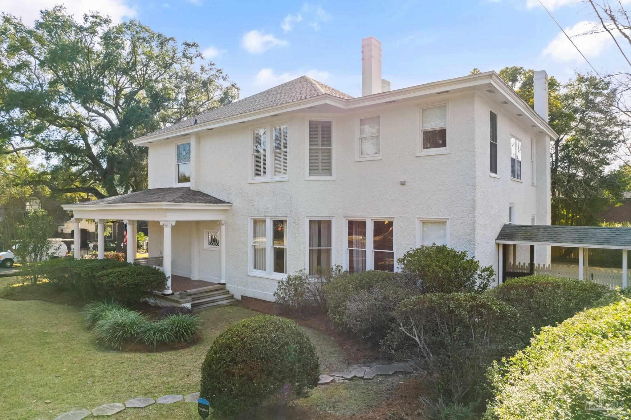 300 W Gonzalez St