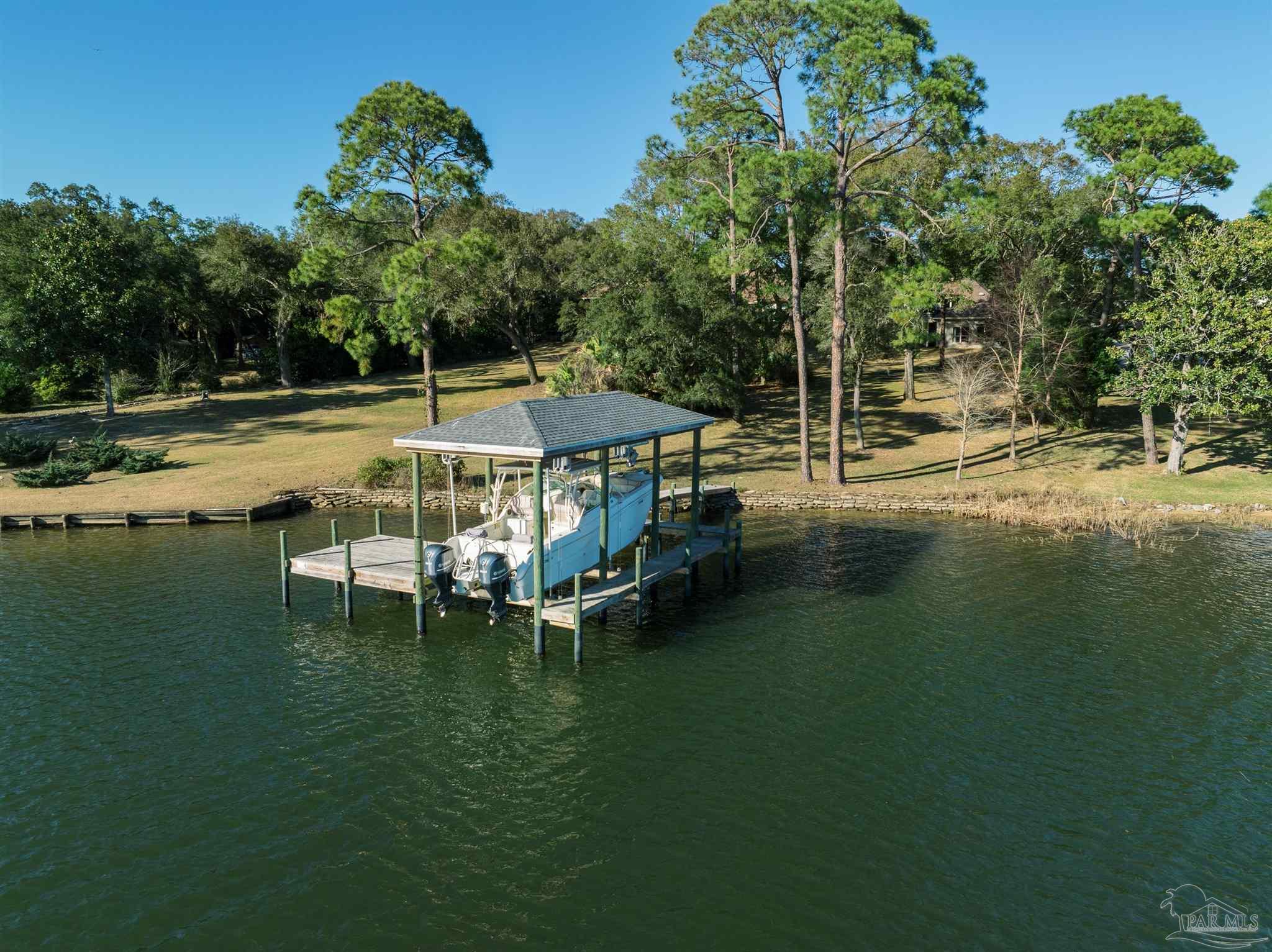 2669 Bayou Blvd