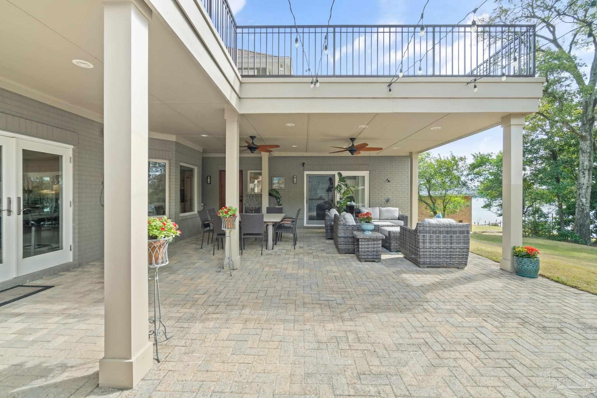 2669 Bayou Blvd