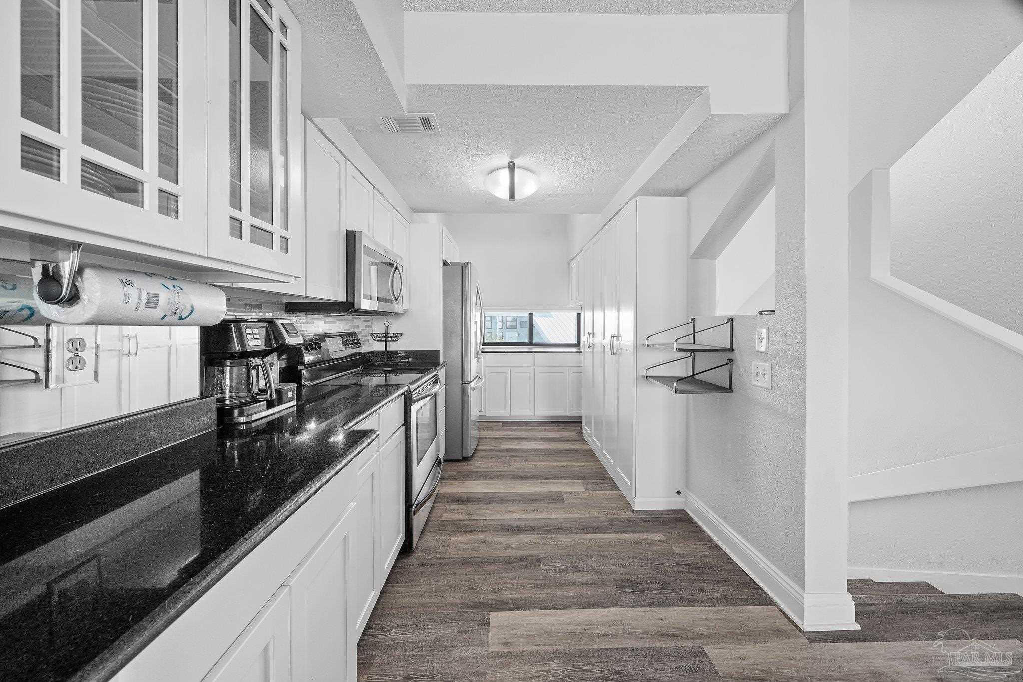 1390 Ft Pickens Rd # 216