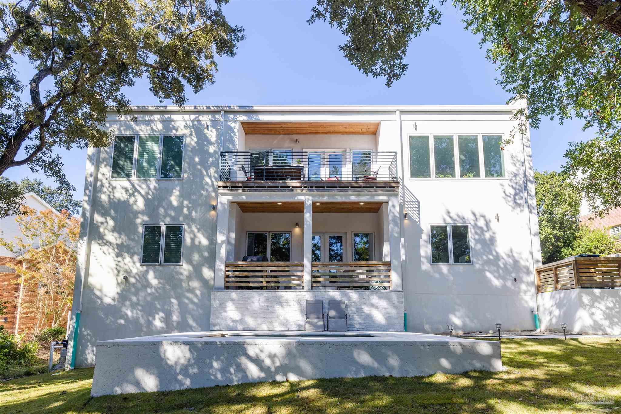 18 Shoreline Pl