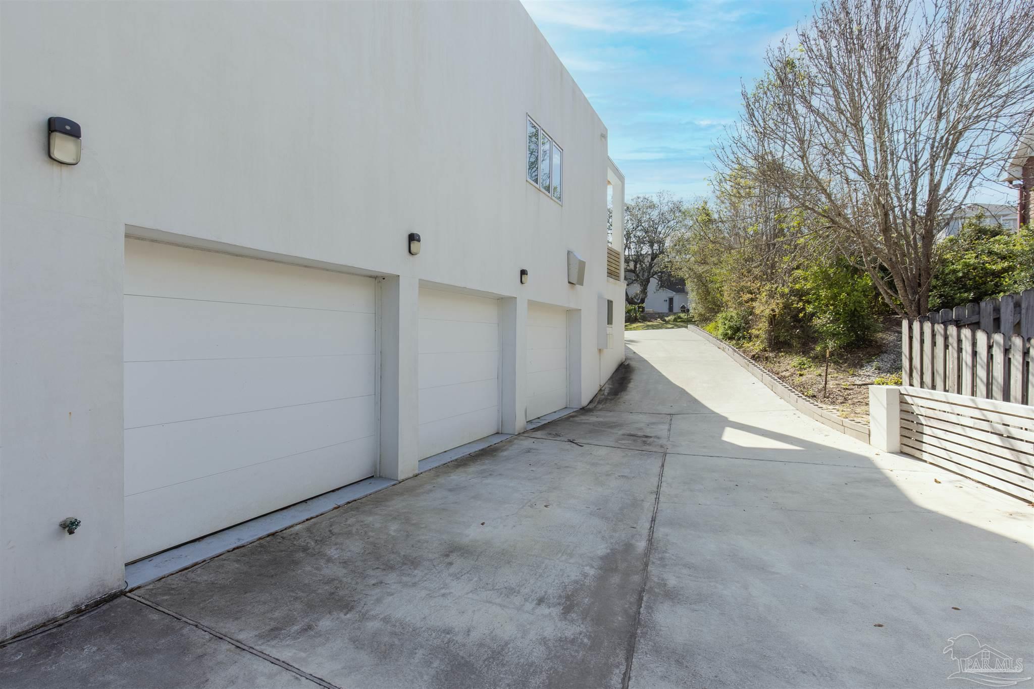 18 Shoreline Pl