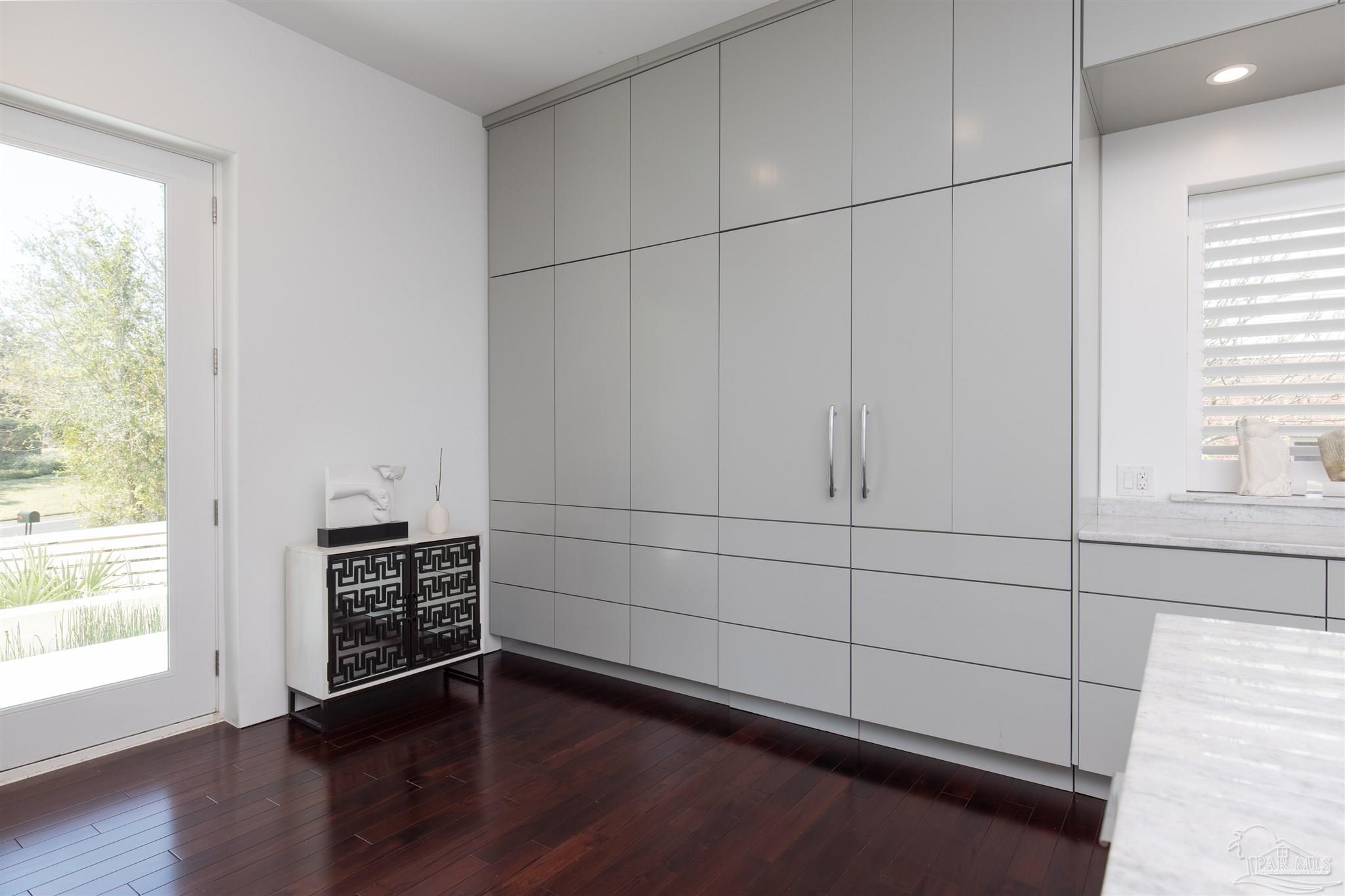 18 Shoreline Pl