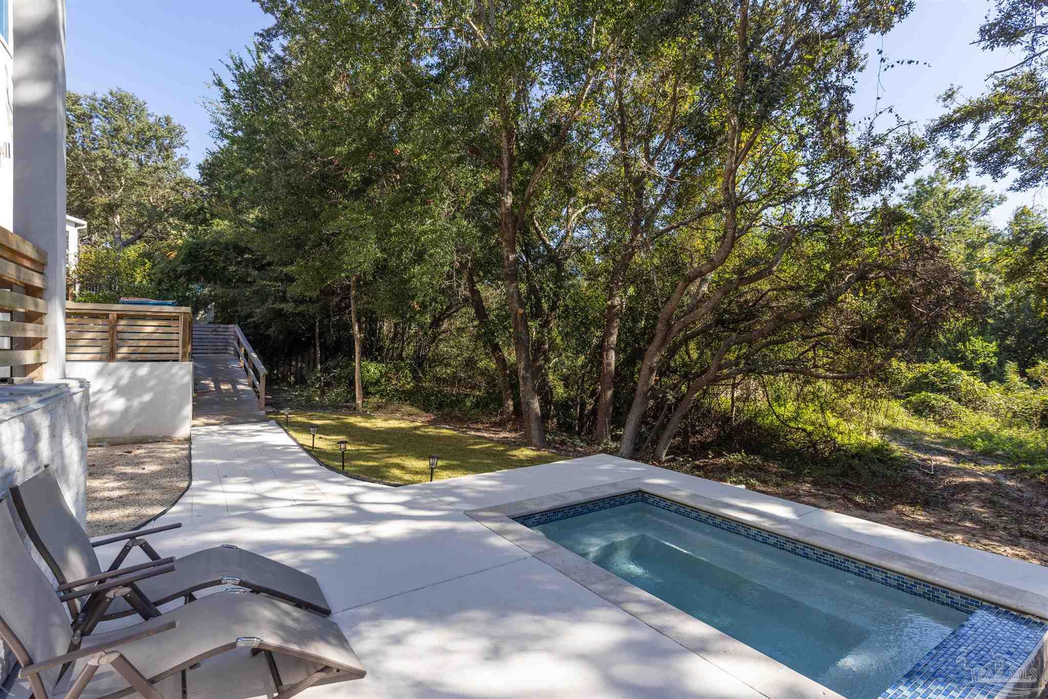 18 Shoreline Pl