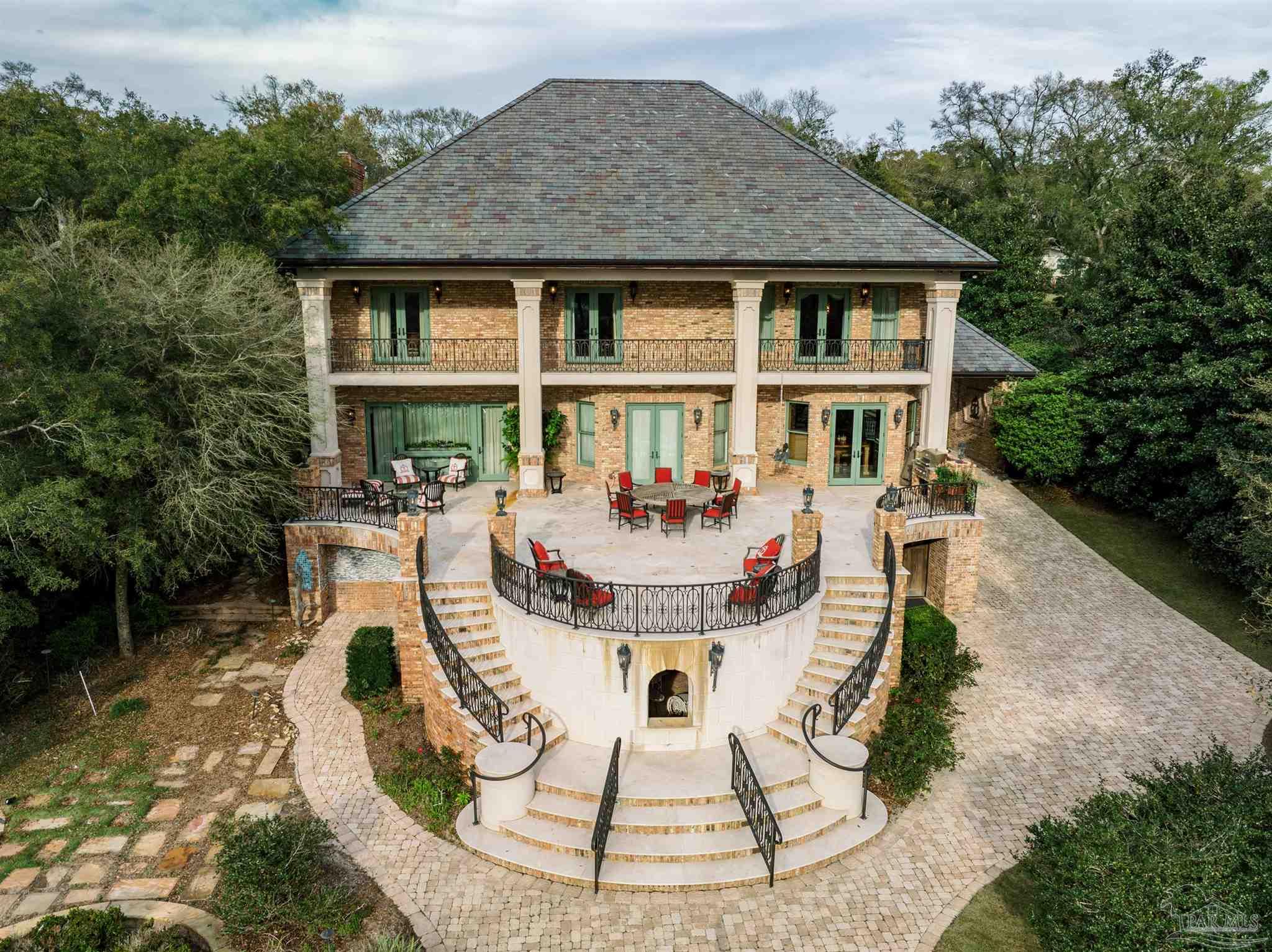 835 Tanglewood Dr