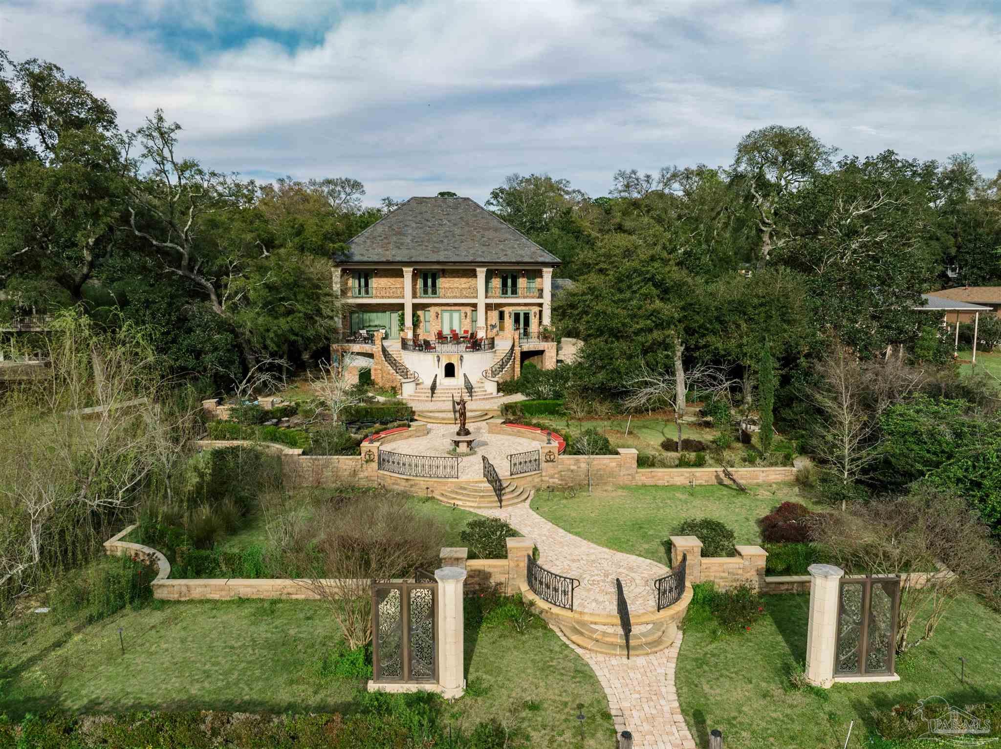 835 Tanglewood Dr