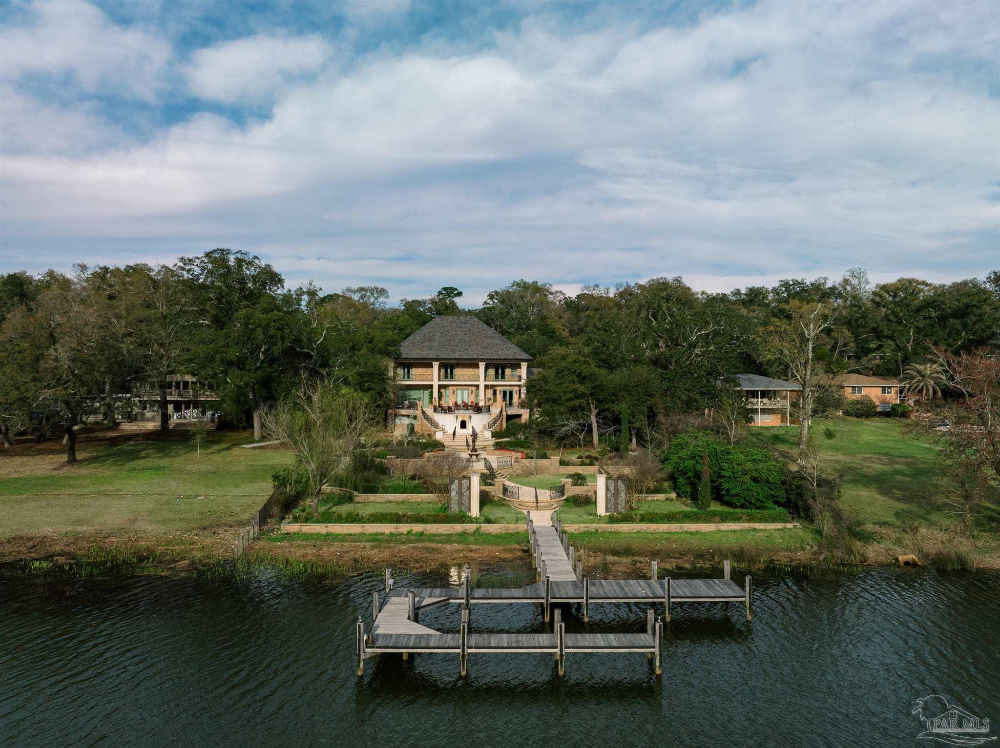 835 Tanglewood Dr