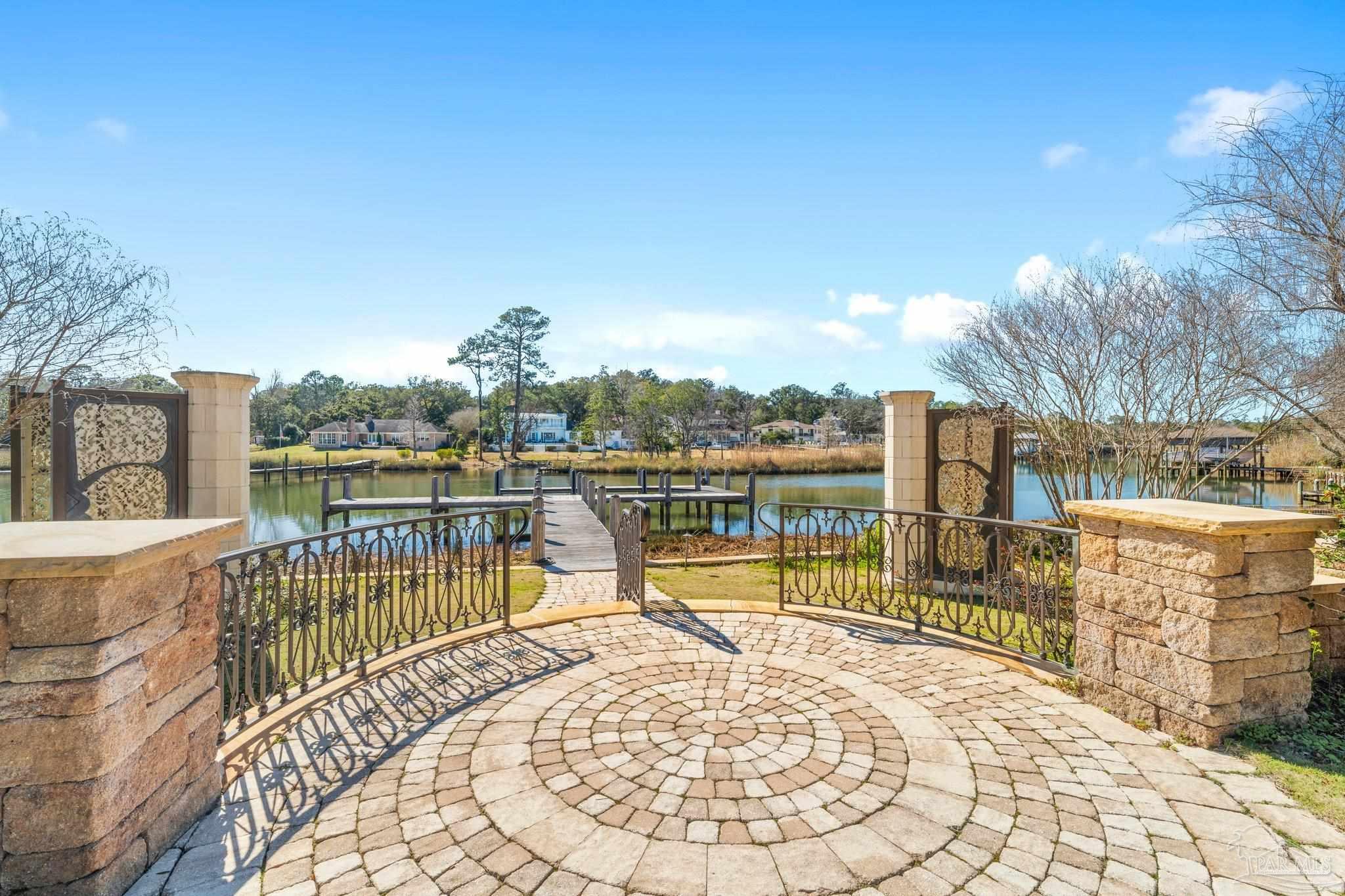 835 Tanglewood Dr