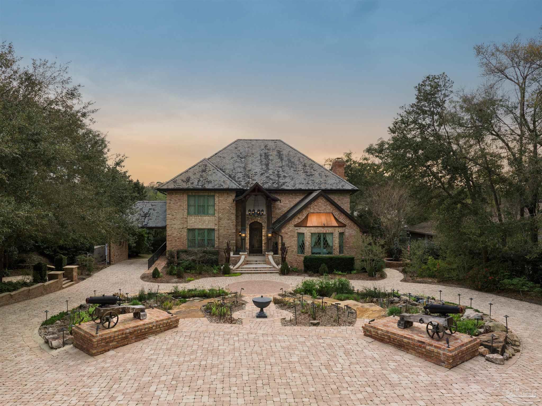 835 Tanglewood Dr