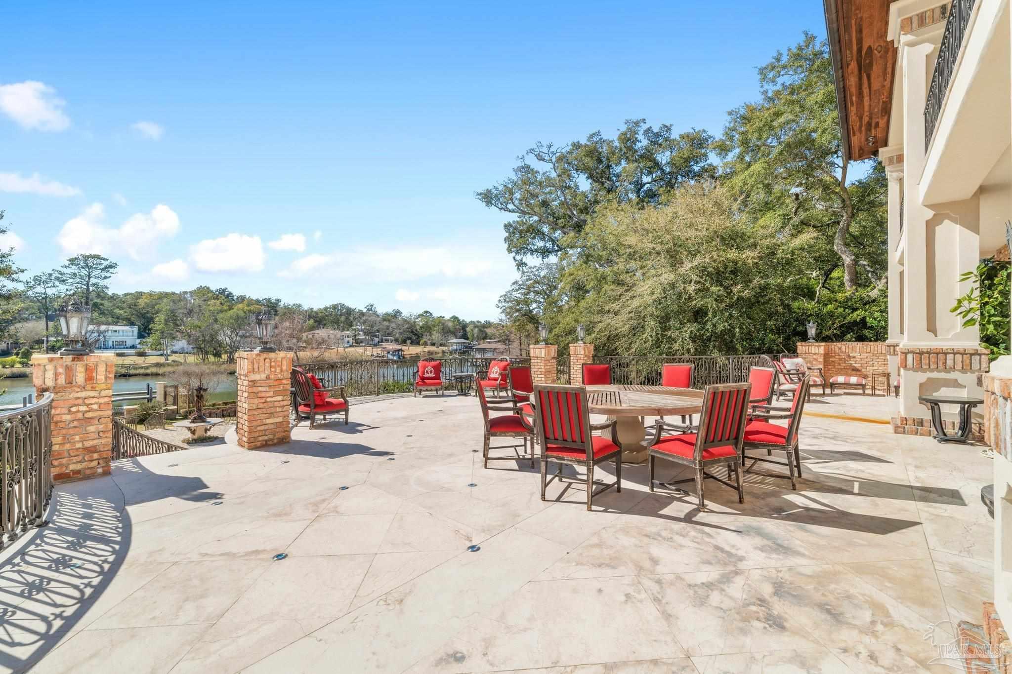 835 Tanglewood Dr