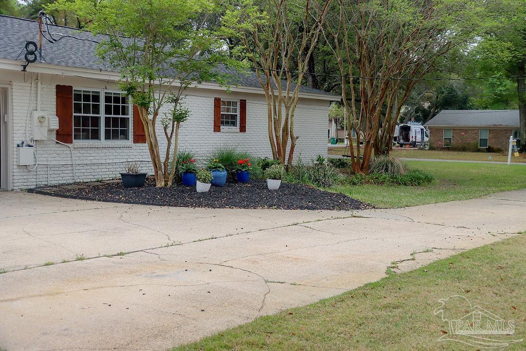 831 Bay Cliffs Rd