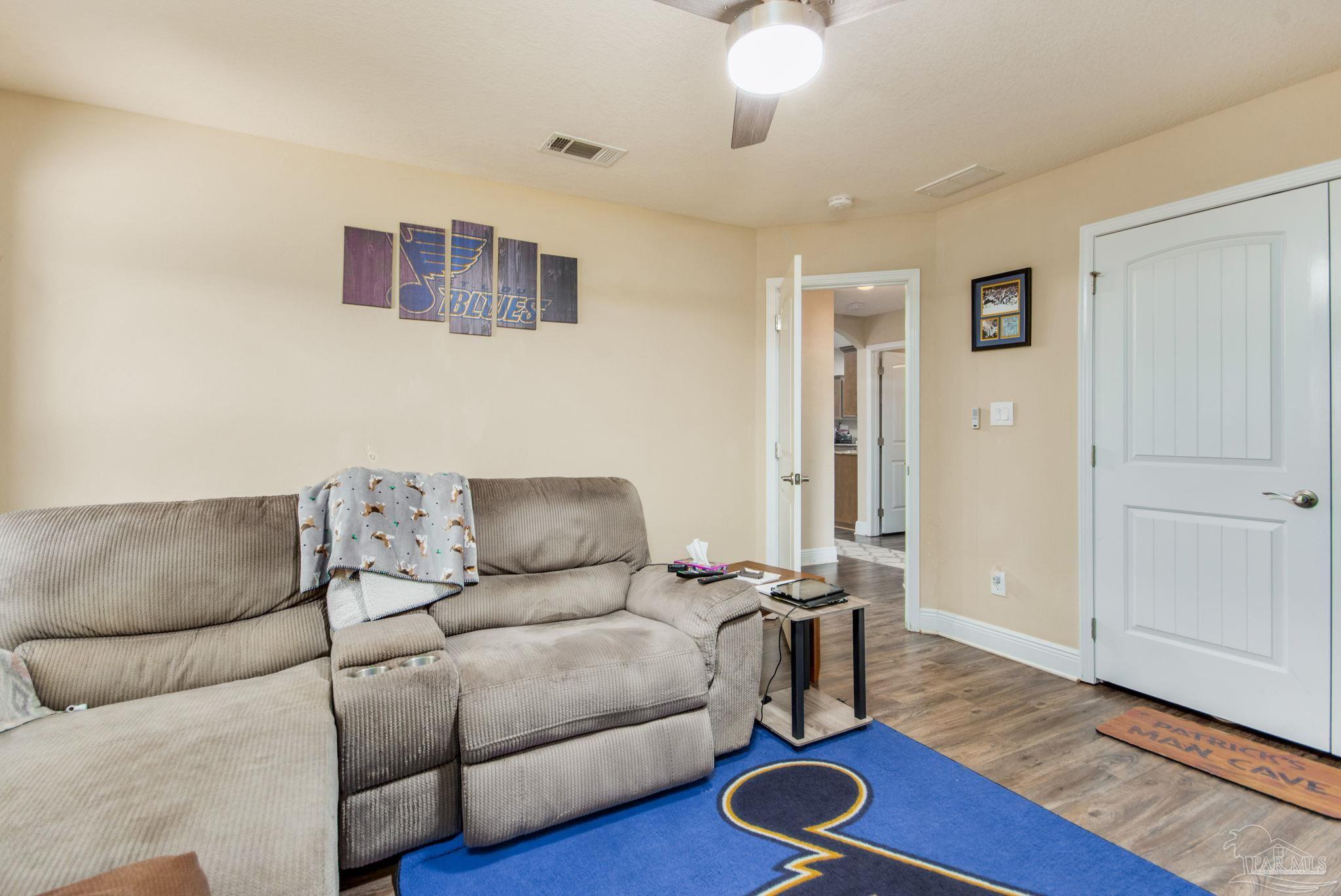 732 Mohegan Cir