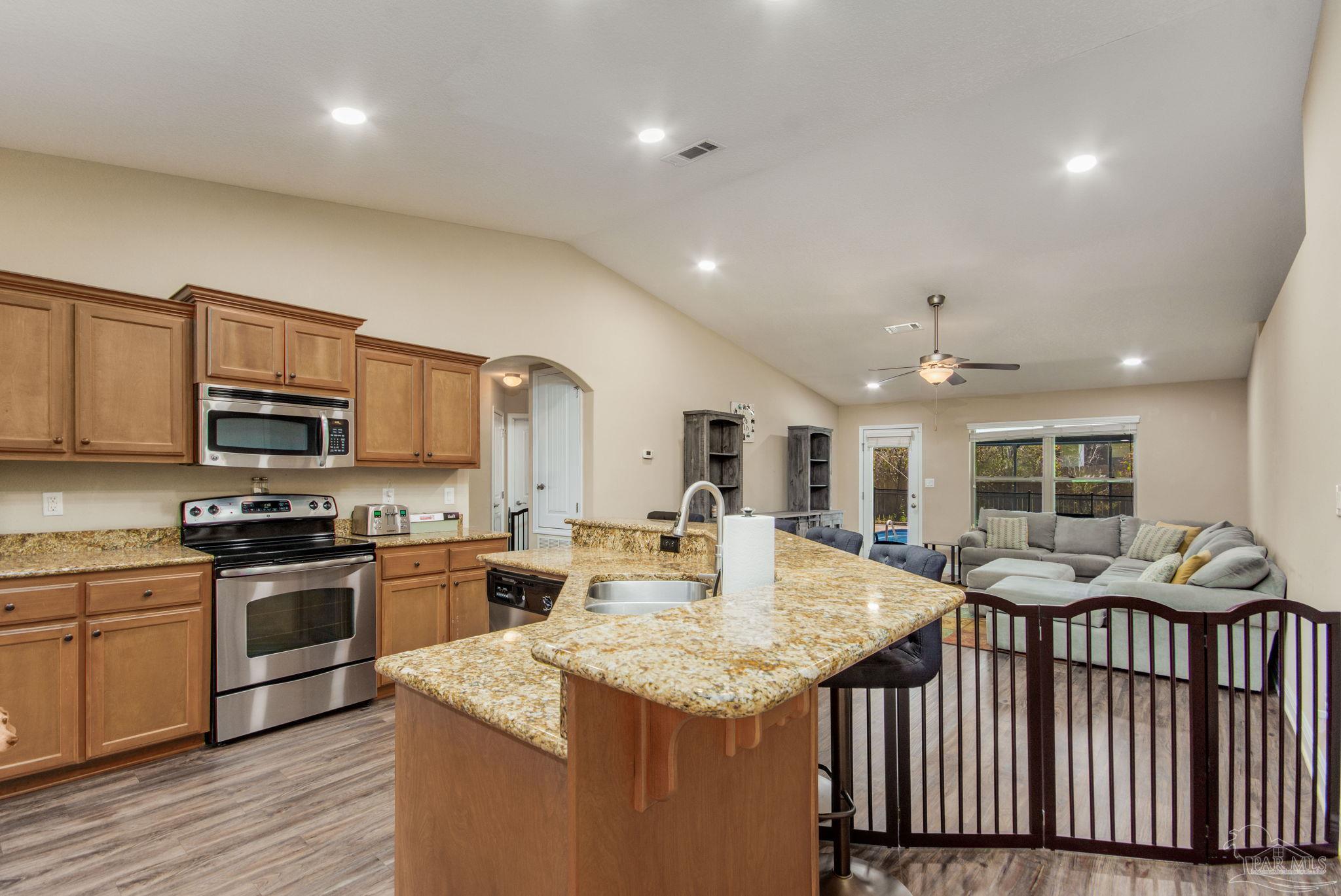 732 Mohegan Cir