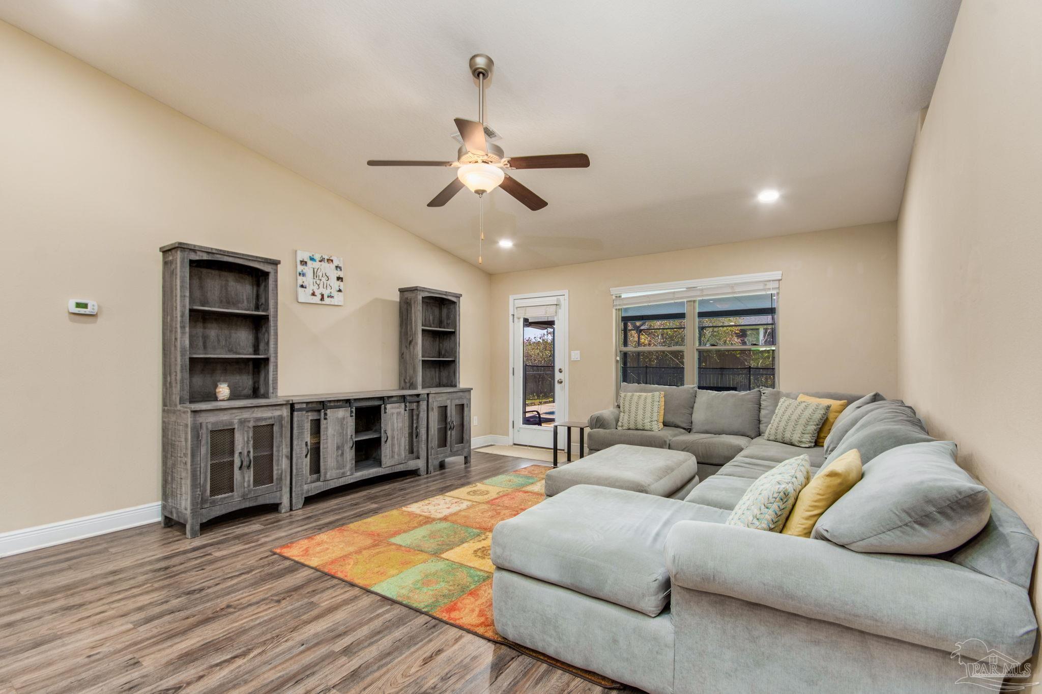 732 Mohegan Cir