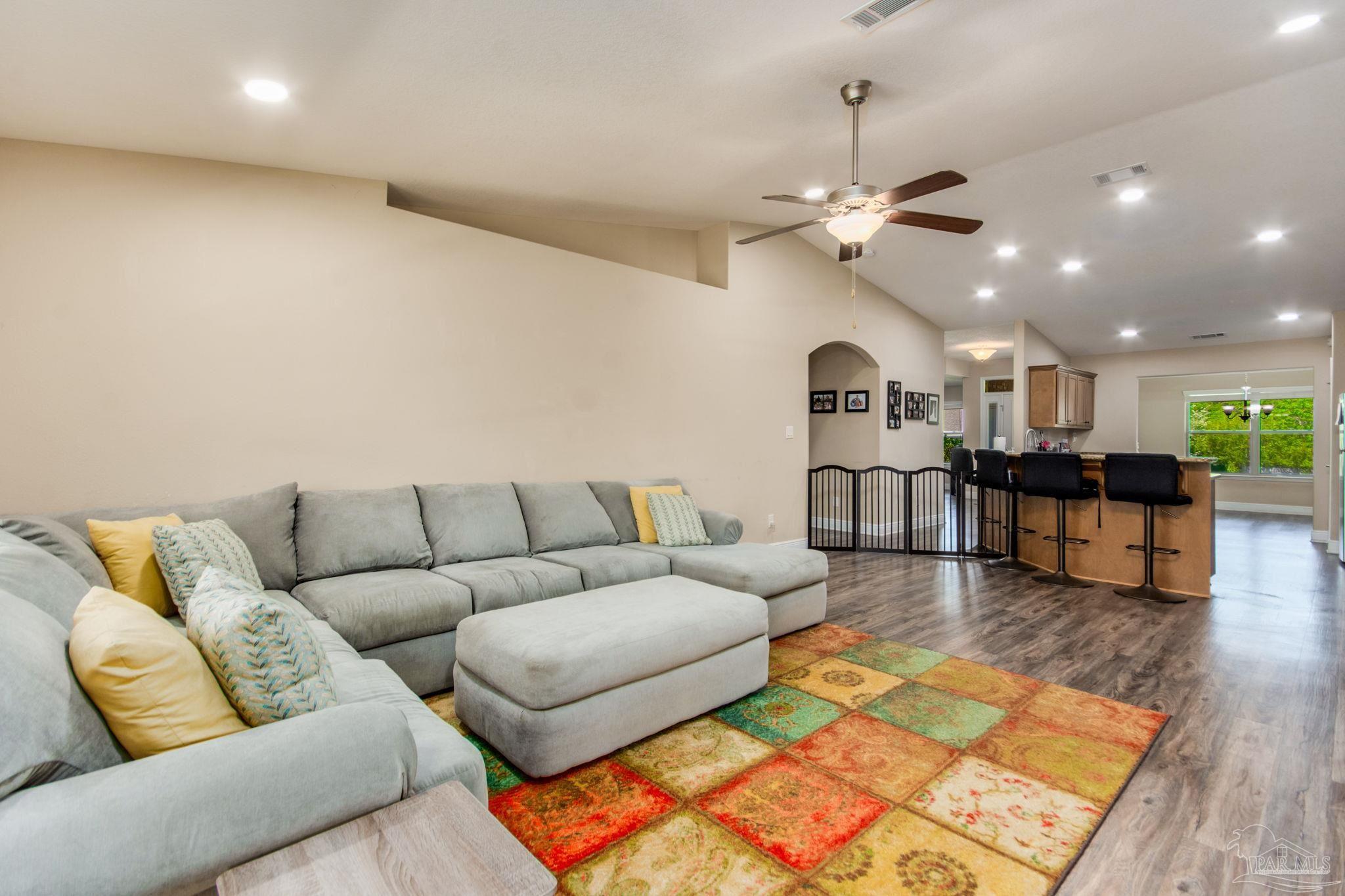 732 Mohegan Cir