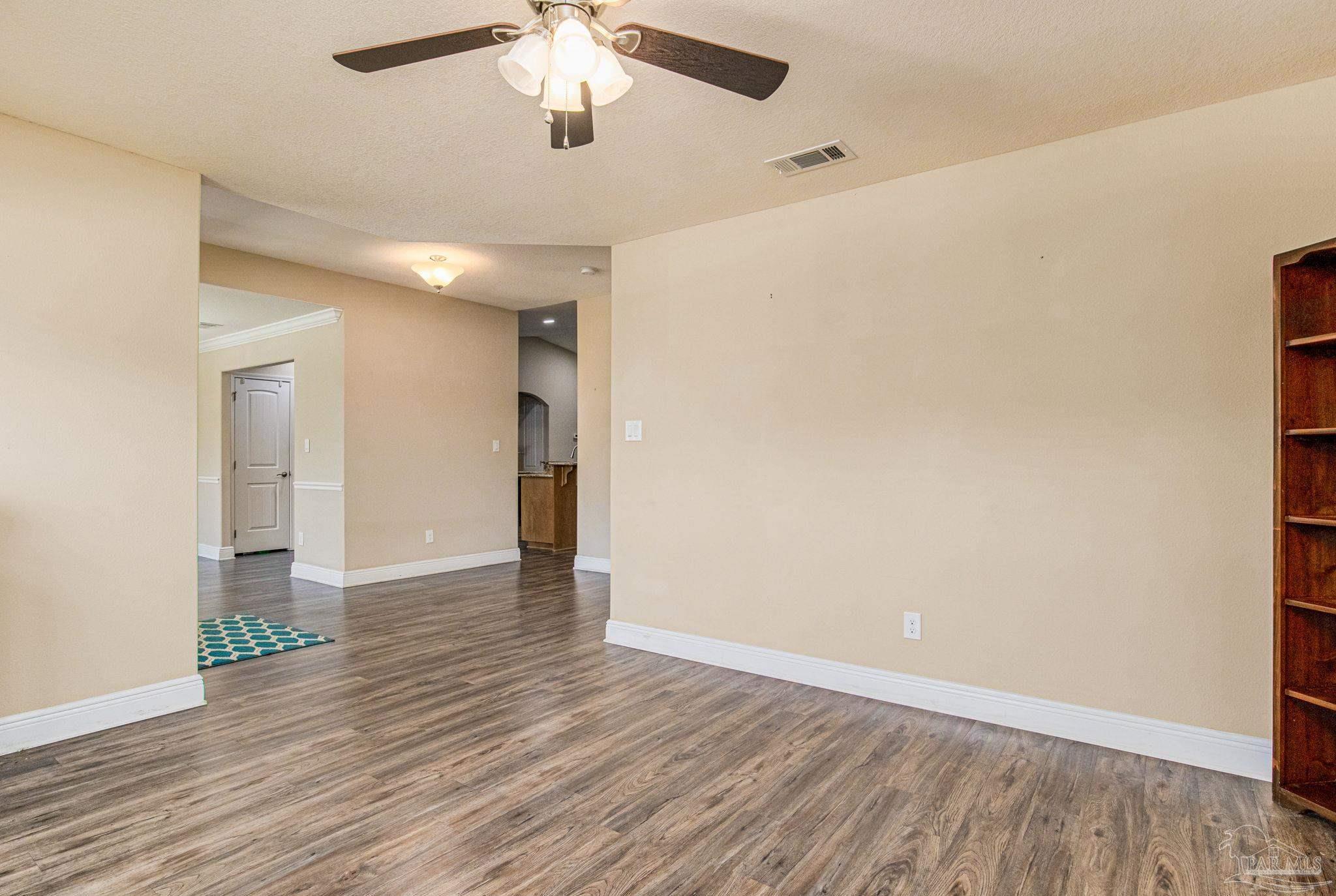 732 Mohegan Cir