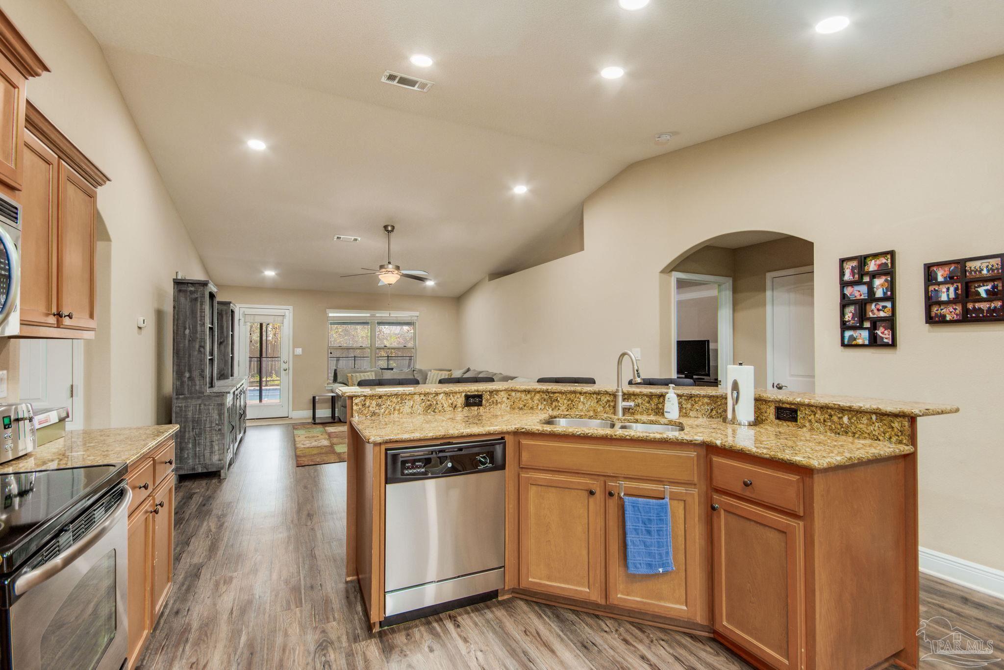 732 Mohegan Cir