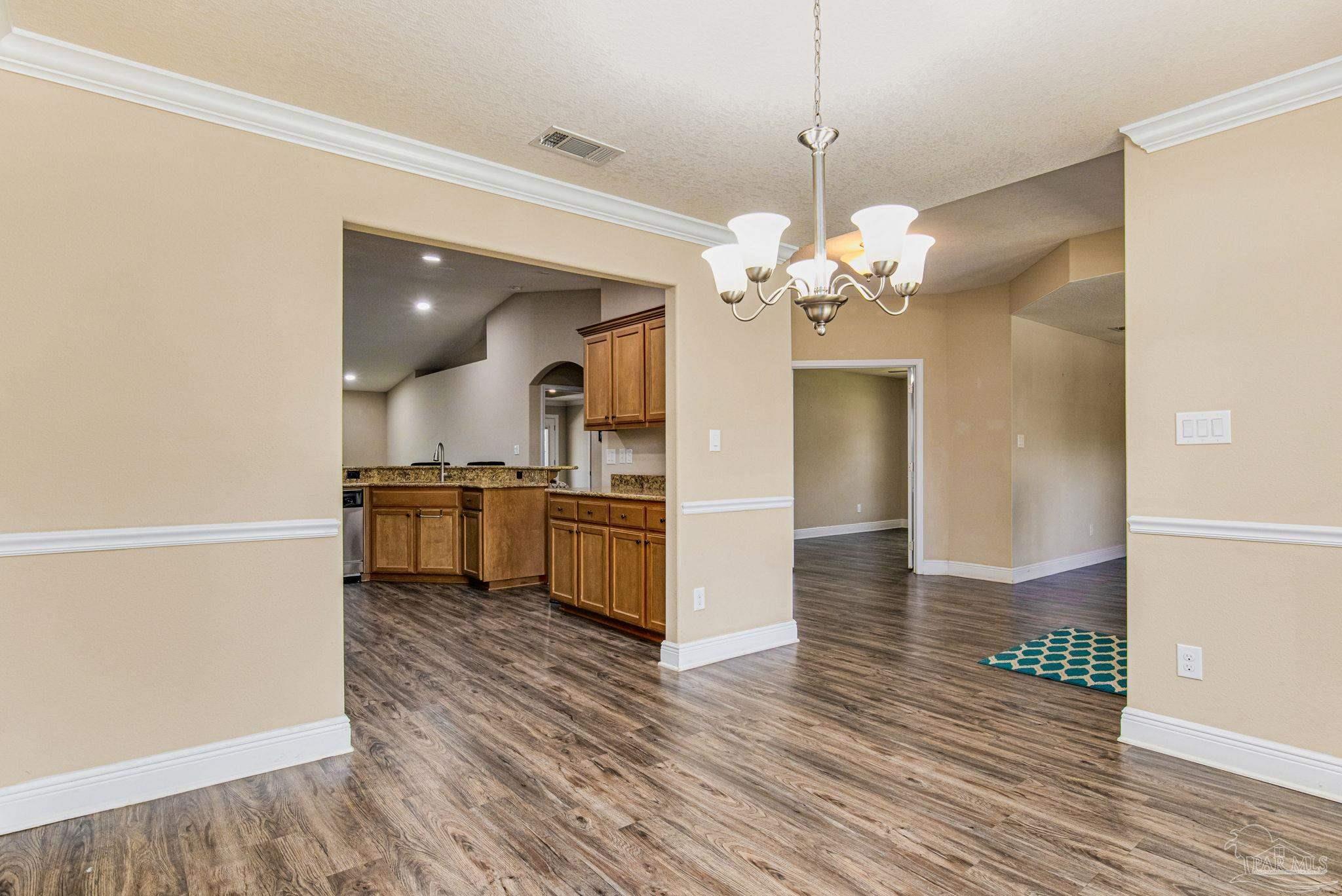 732 Mohegan Cir