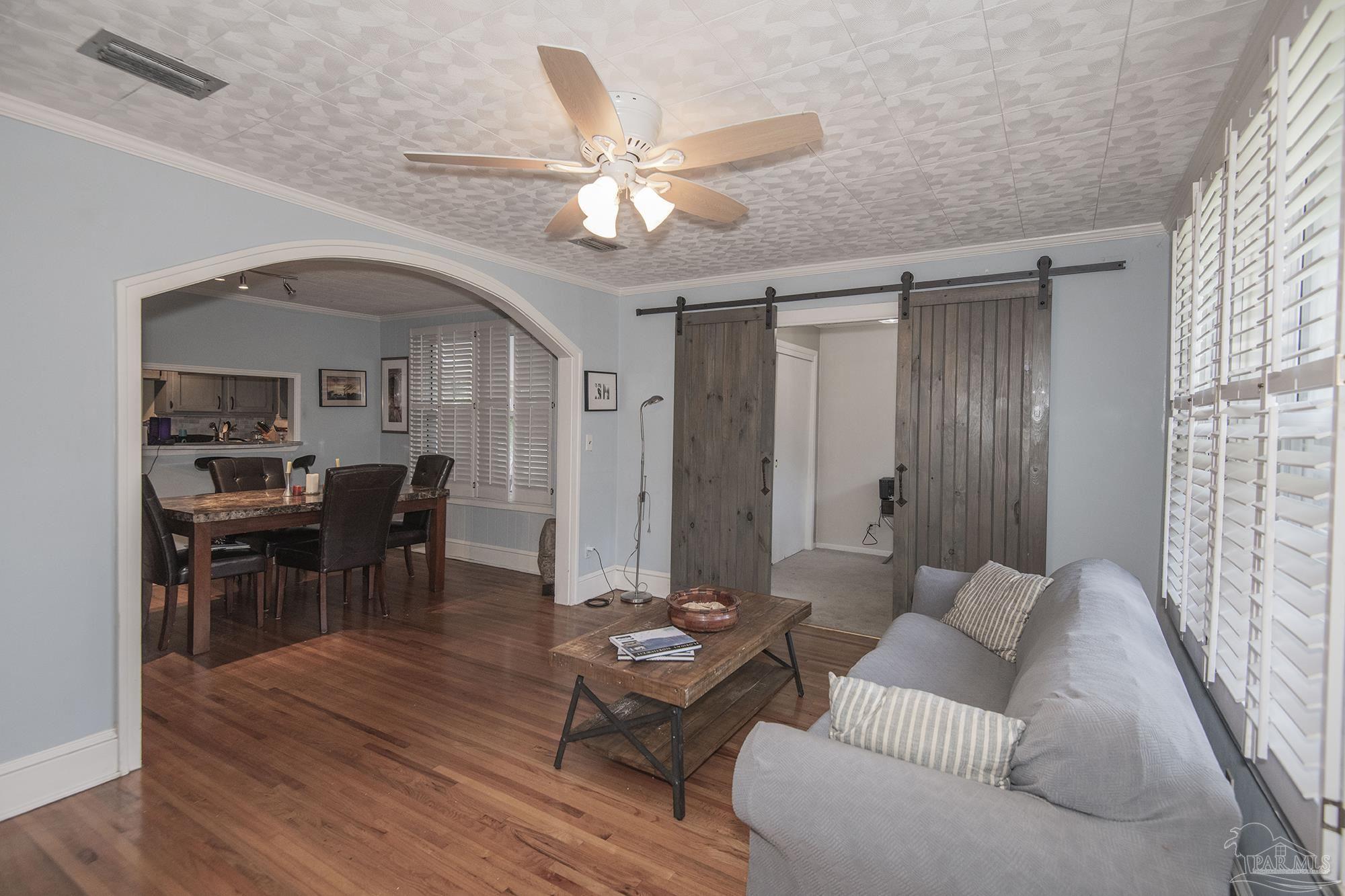 1616 W Gregory
