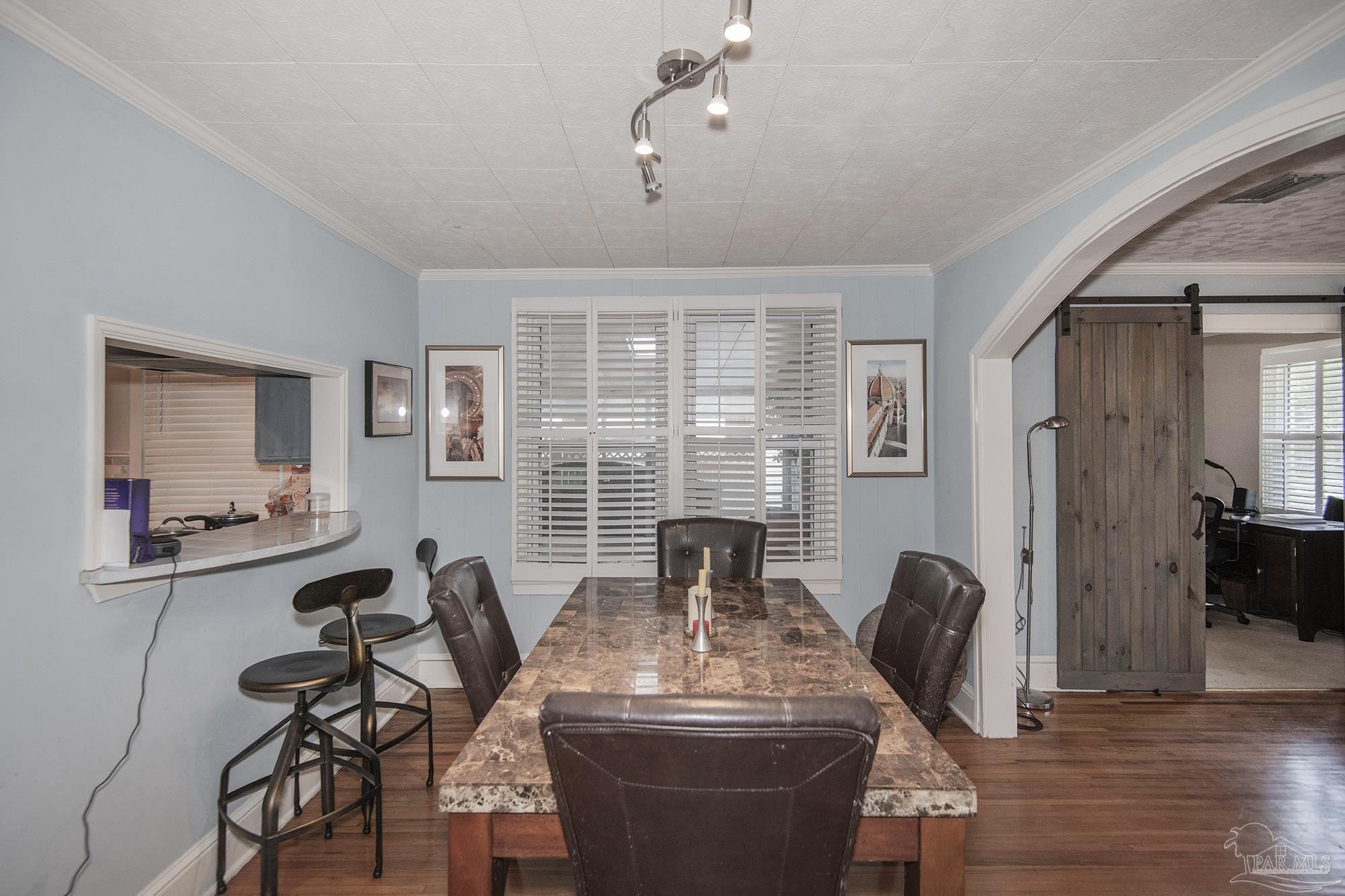 1616 W Gregory