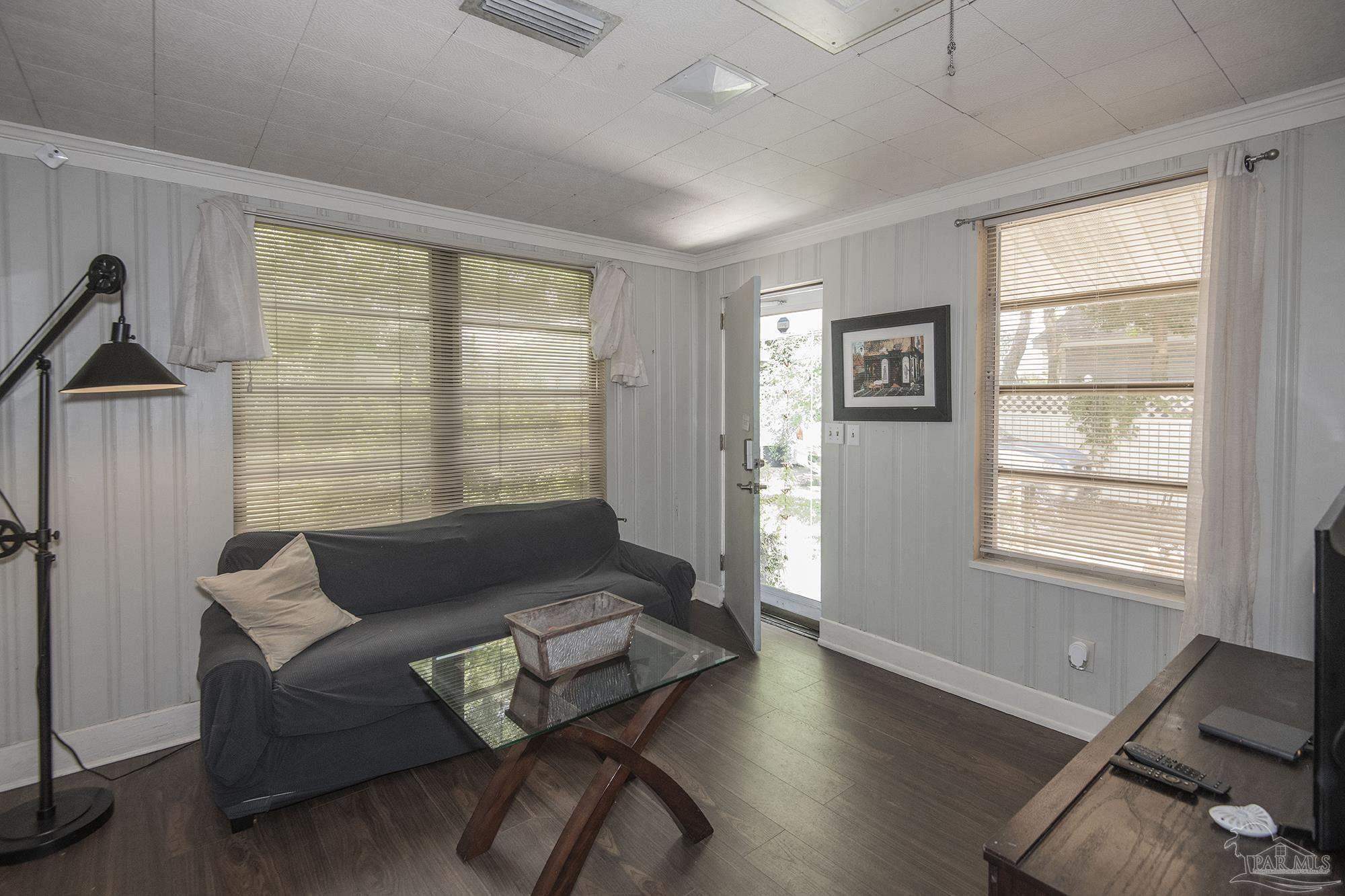 1616 W Gregory
