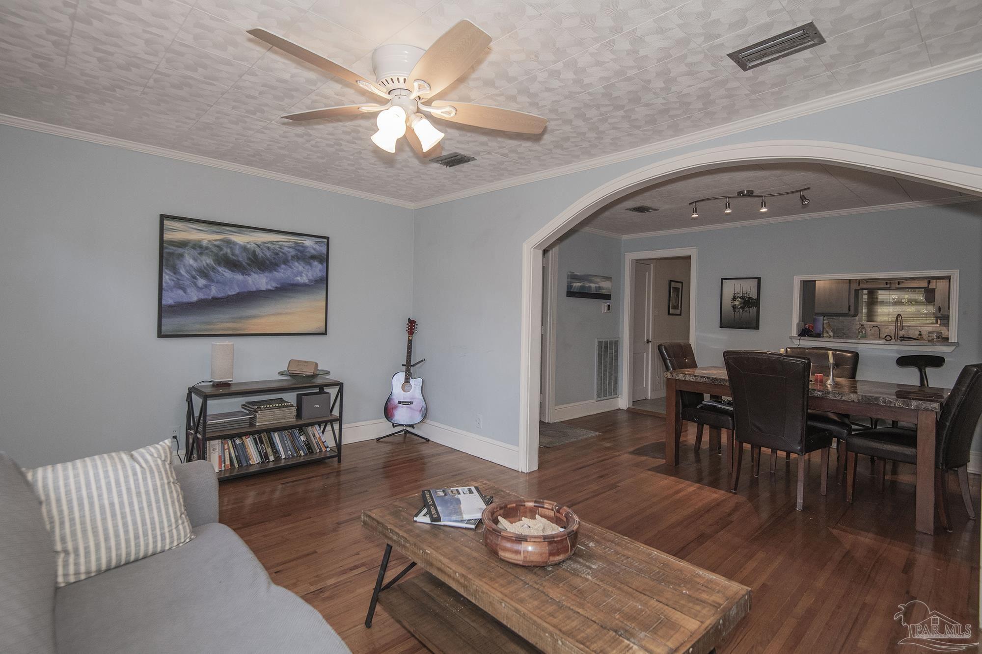1616 W Gregory