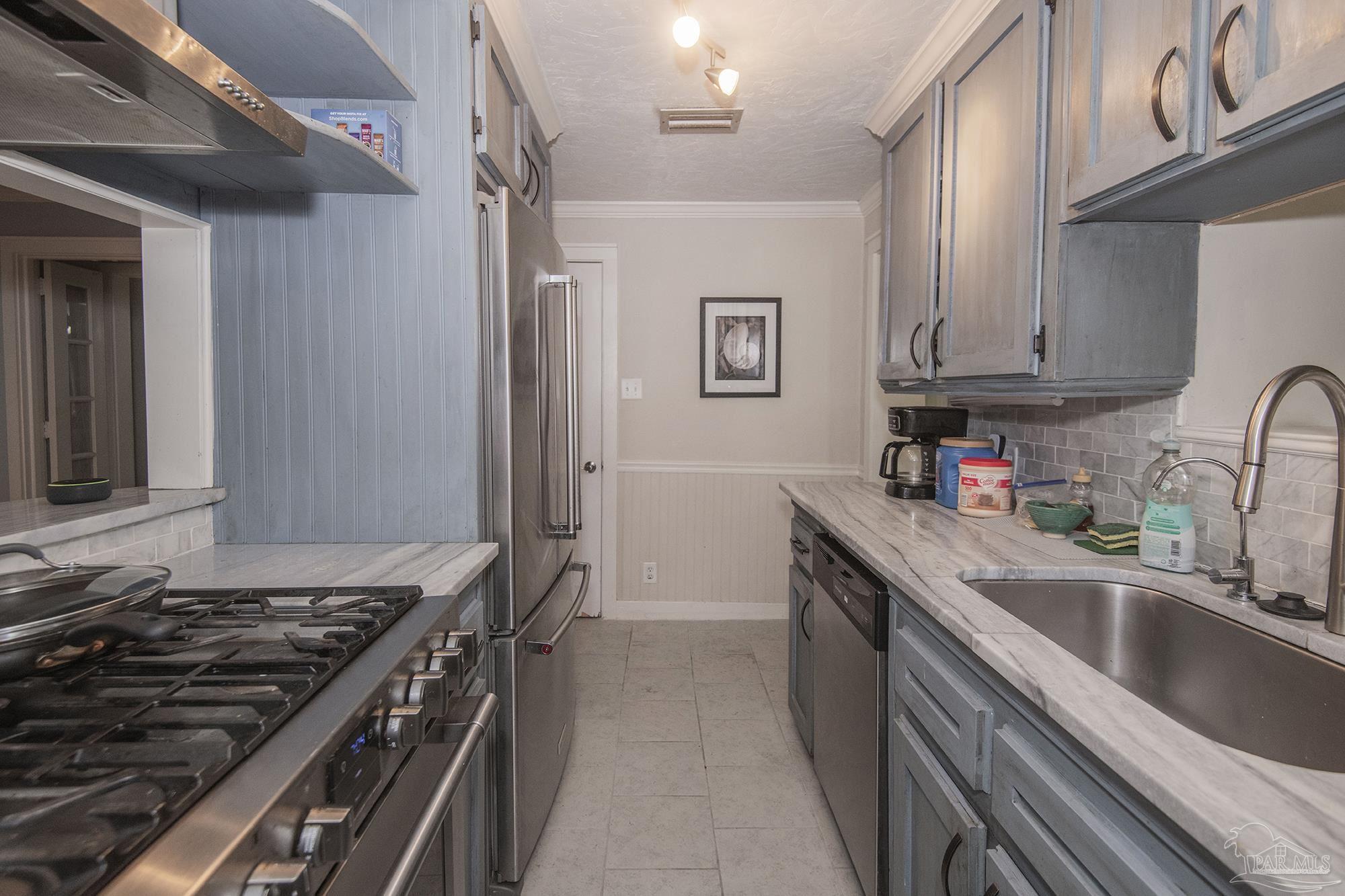 1616 W Gregory
