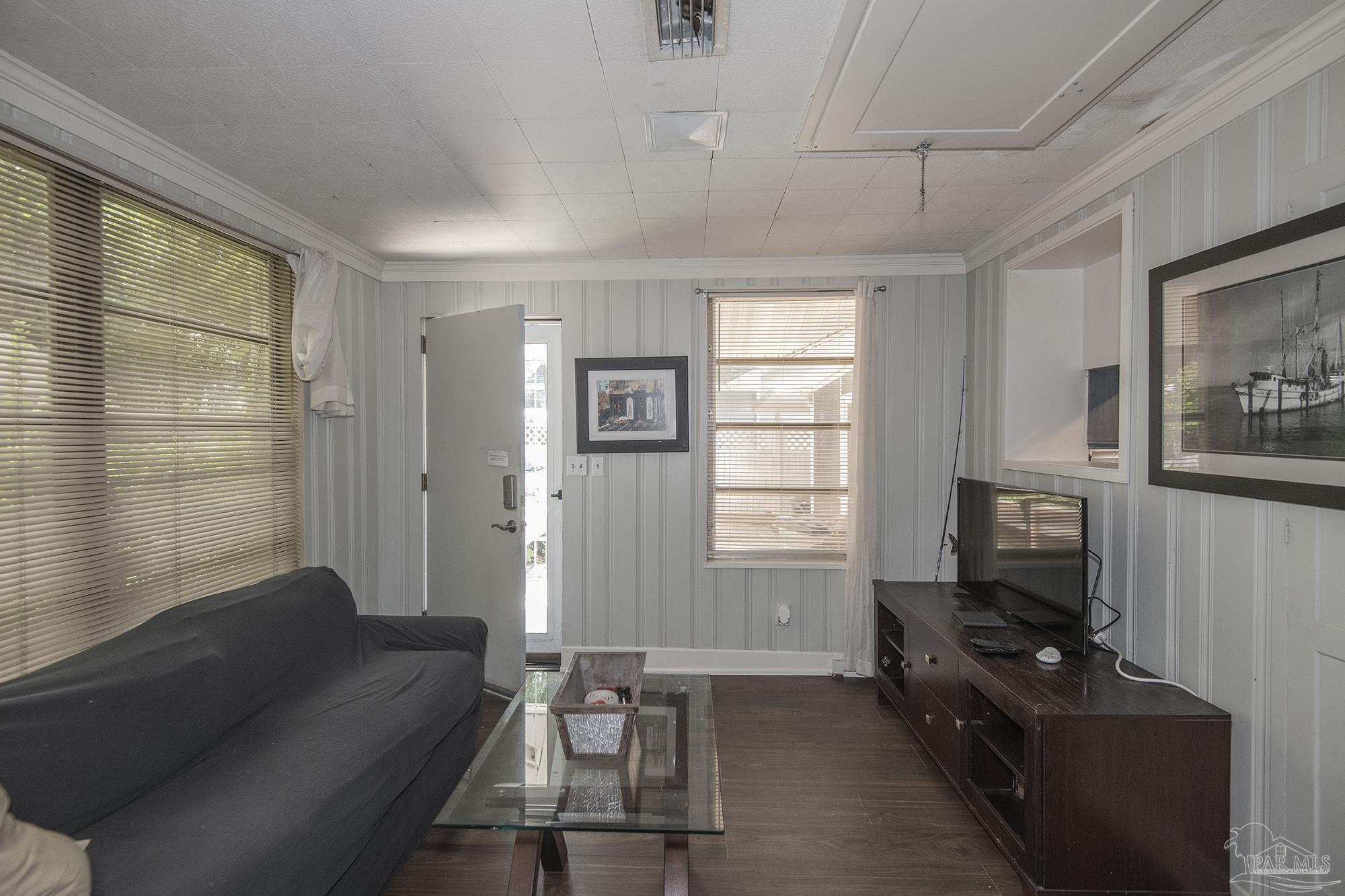 1616 W Gregory