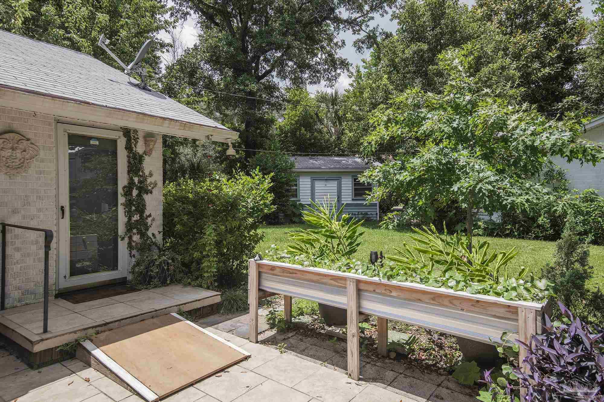 1616 W Gregory