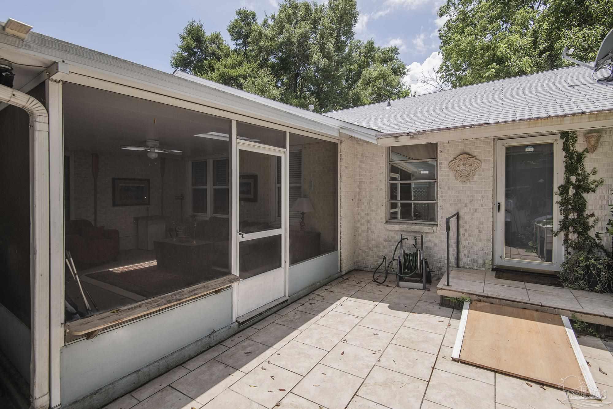 1616 W Gregory