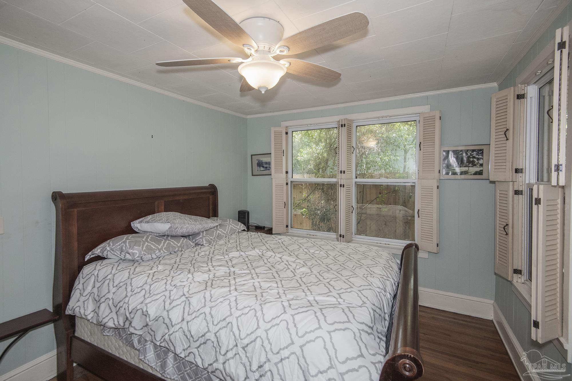 1616 W Gregory