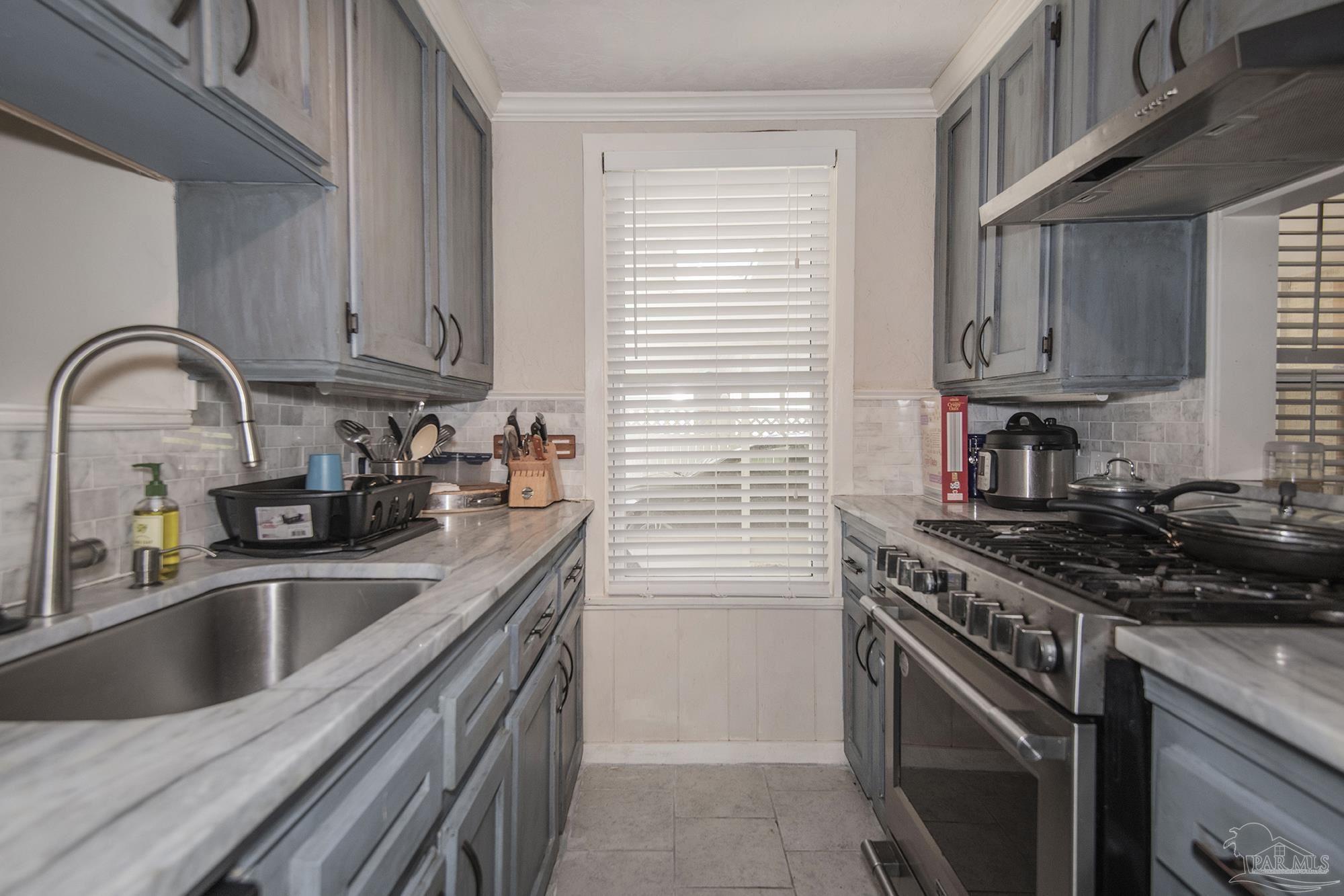 1616 W Gregory