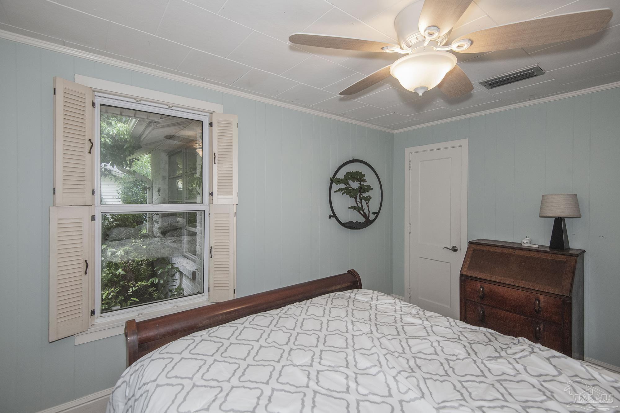 1616 W Gregory