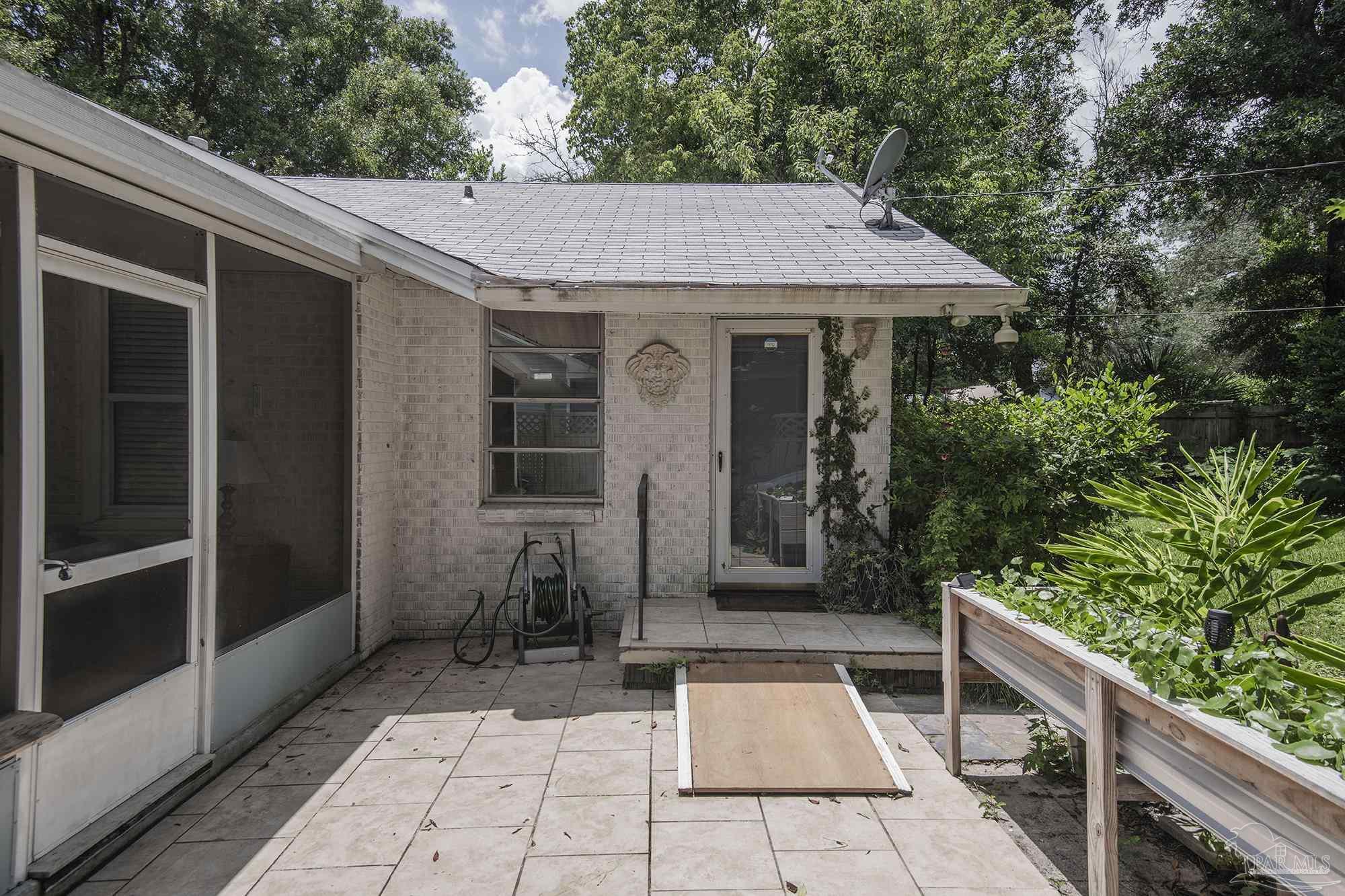 1616 W Gregory