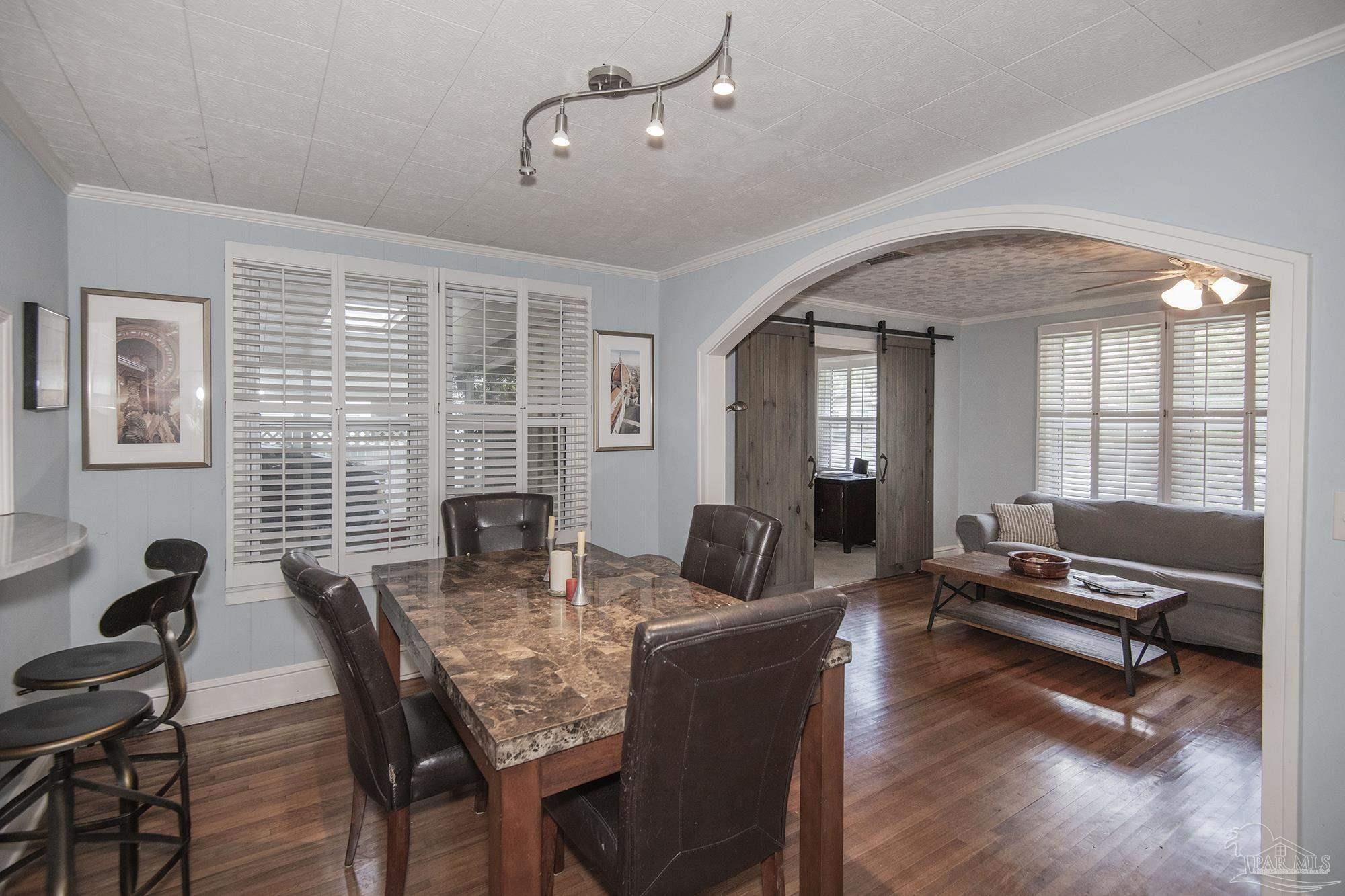 1616 W Gregory